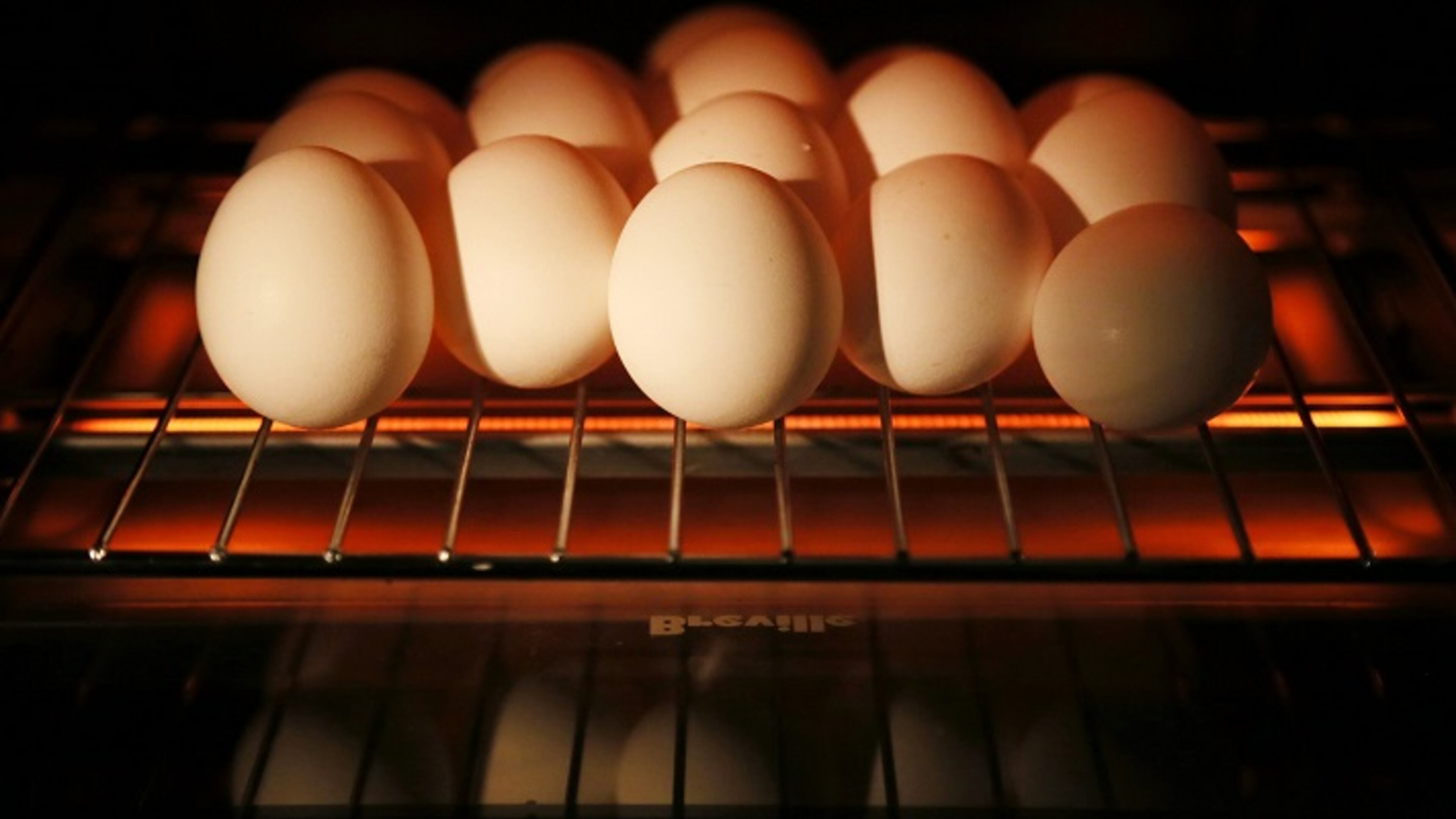 Toaster-Oven "Hard-Boiled" Eggs prepared in a toaster oven on Wednesday, Oct. 28, 2015, in St. Louis. (Chris Lee/St. Louis Post-Disapatch/TNS)