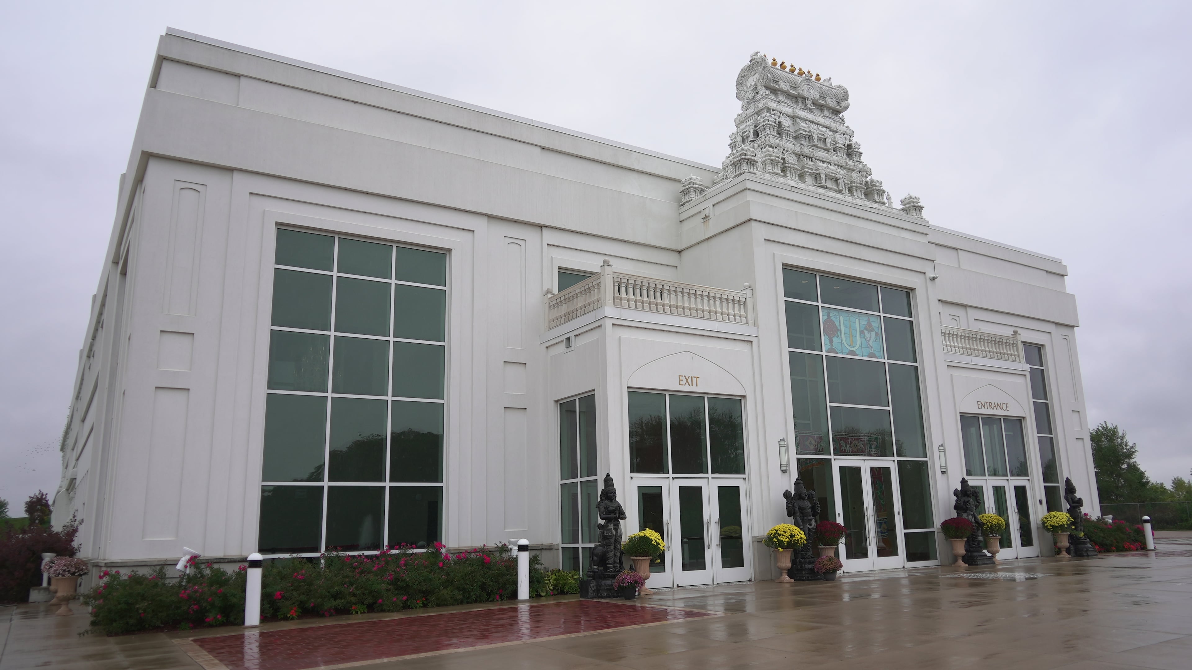 The front of Sri Venkateswara Swami (Balaji) Temple is seen in Aurora, Ill., Thursday, Oct. 15, 2026. (AP Photo/Laura Bargfeld)