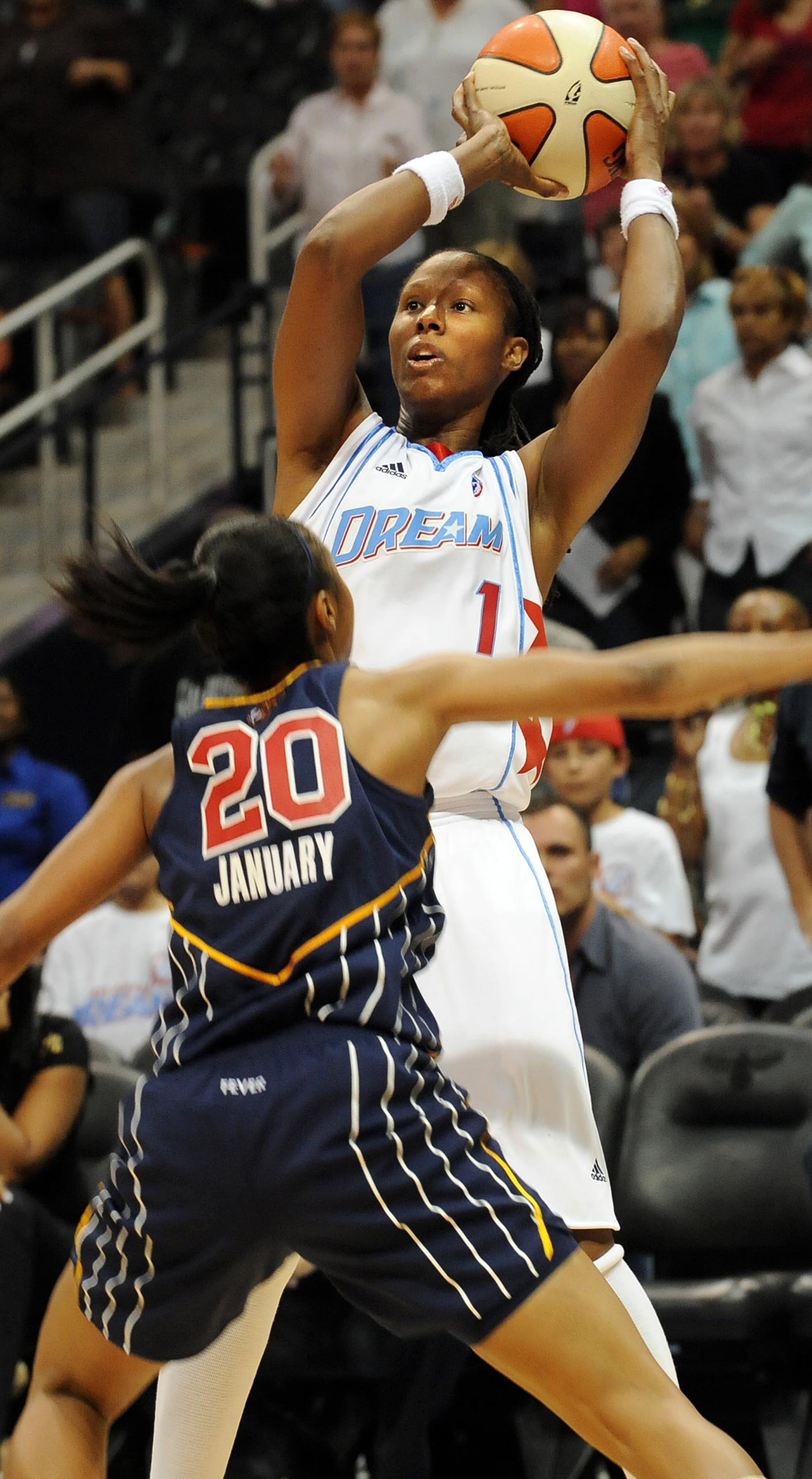 Holdsclaw puts up a shot for the Dream in 2009.