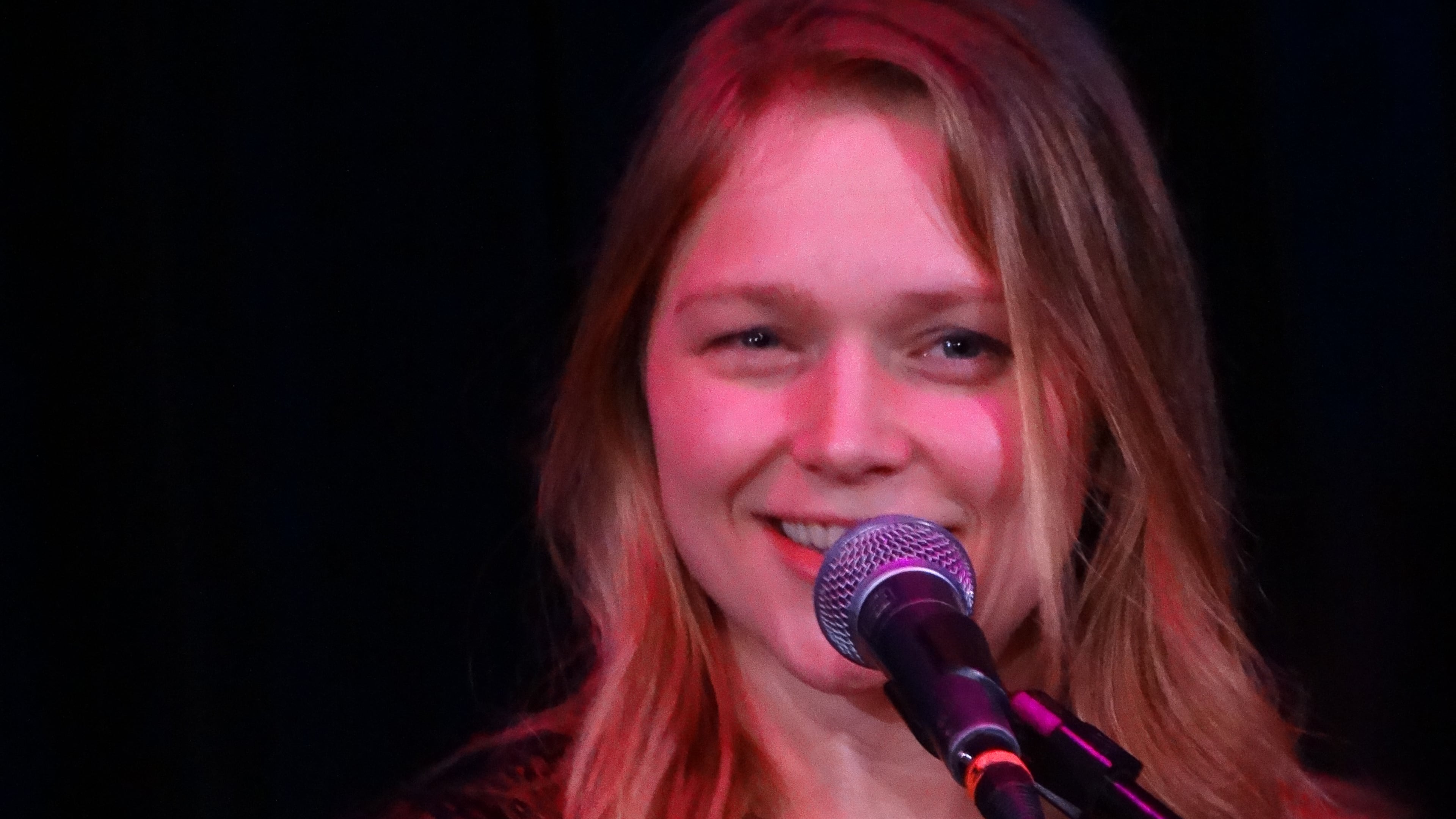 Crystal Bowersox was relaxed and in fine vocal form at Eddie's Attic Tuesday. CREDIT: Rodney Ho/rho@ajc.com