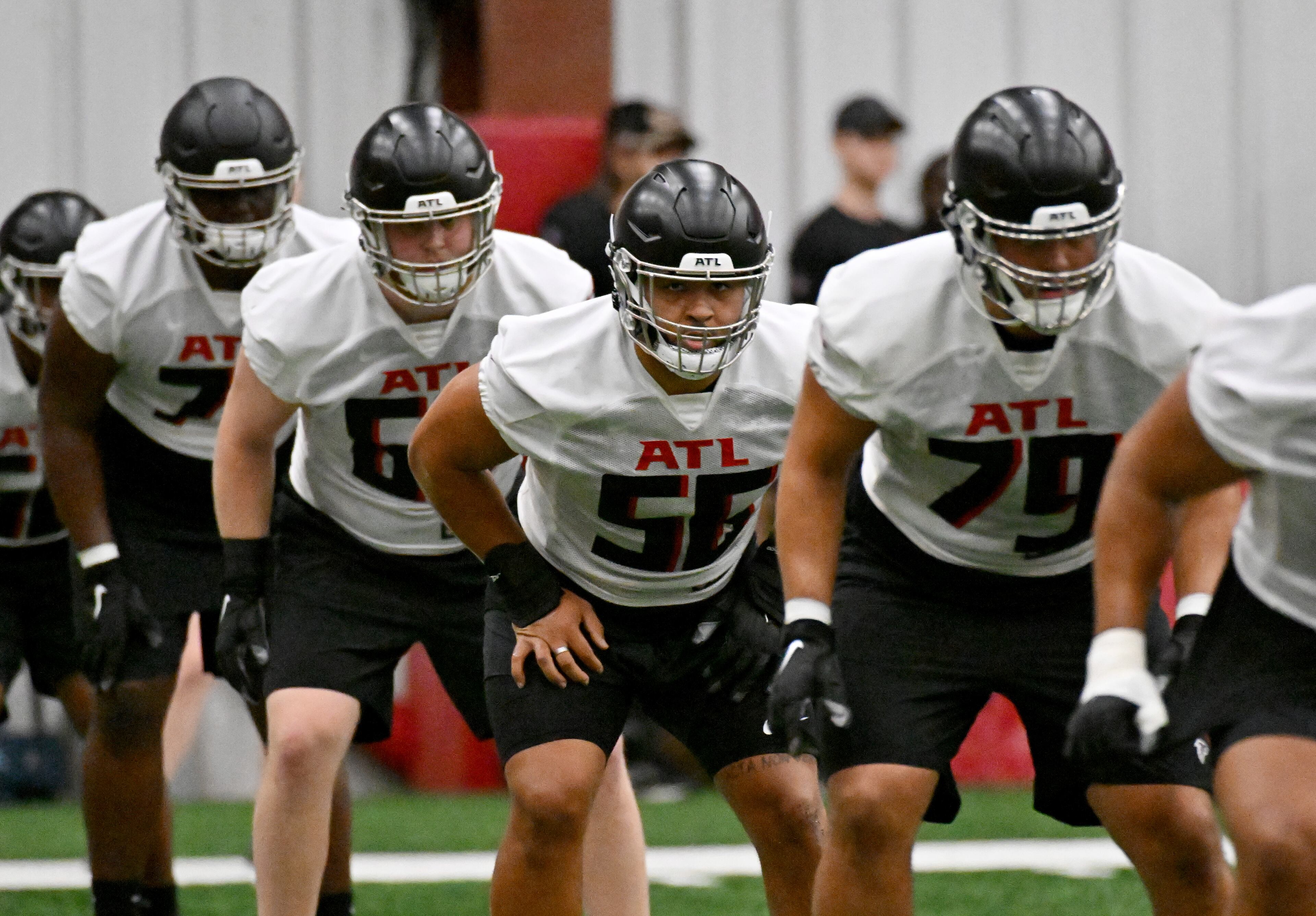 Atlanta Falcons Jovaughn Gwyn (56) and other players participate in a drill during rookie minicamp at Atlanta Falcons Training Facility, Friday, May 12, 2023, in Flowery Branch. (Hyosub Shin / Hyosub.Shin@ajc.com)