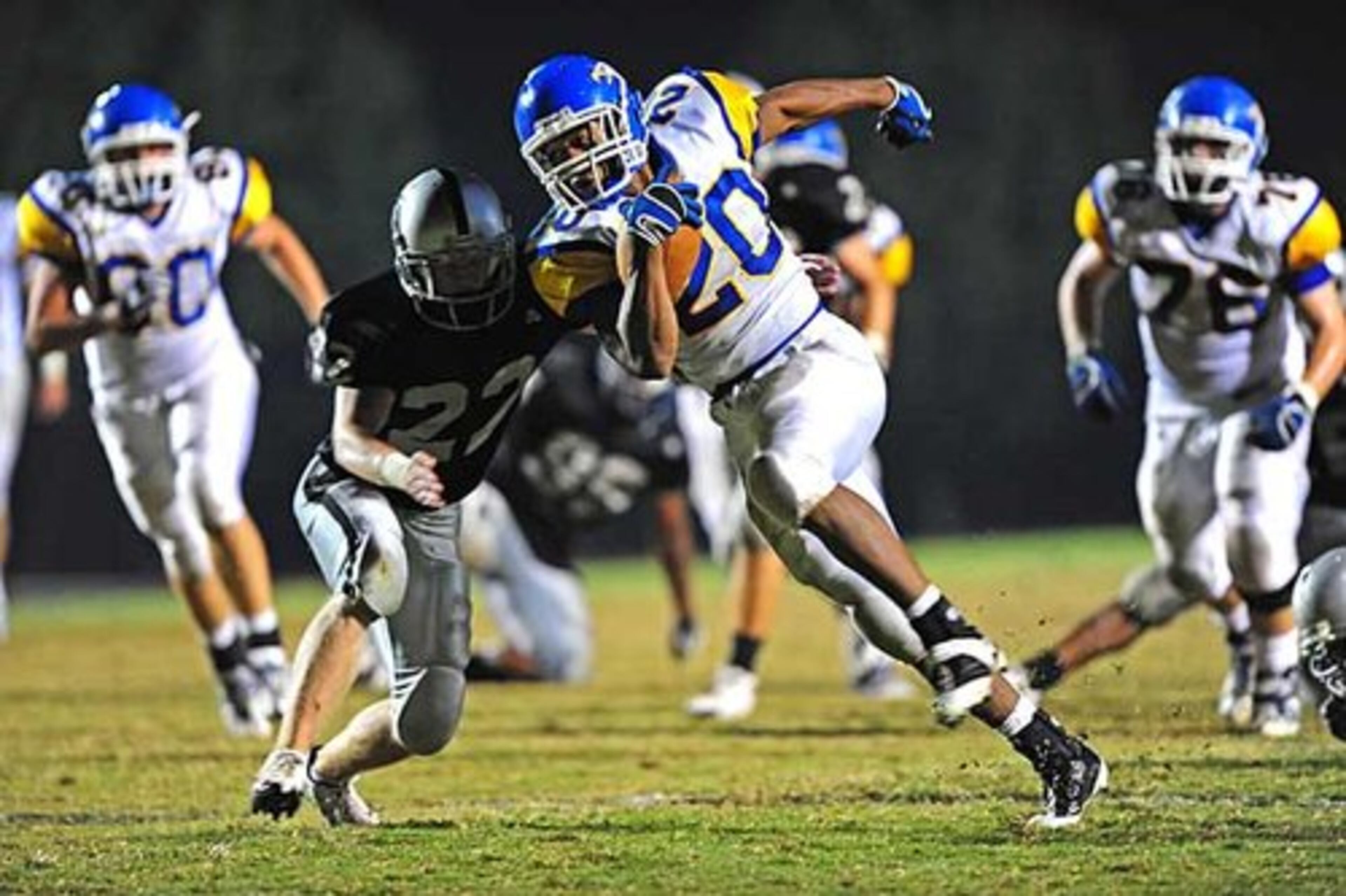 Etowah's Ryan Boykin (20) finds a hole in the Raiders defense.