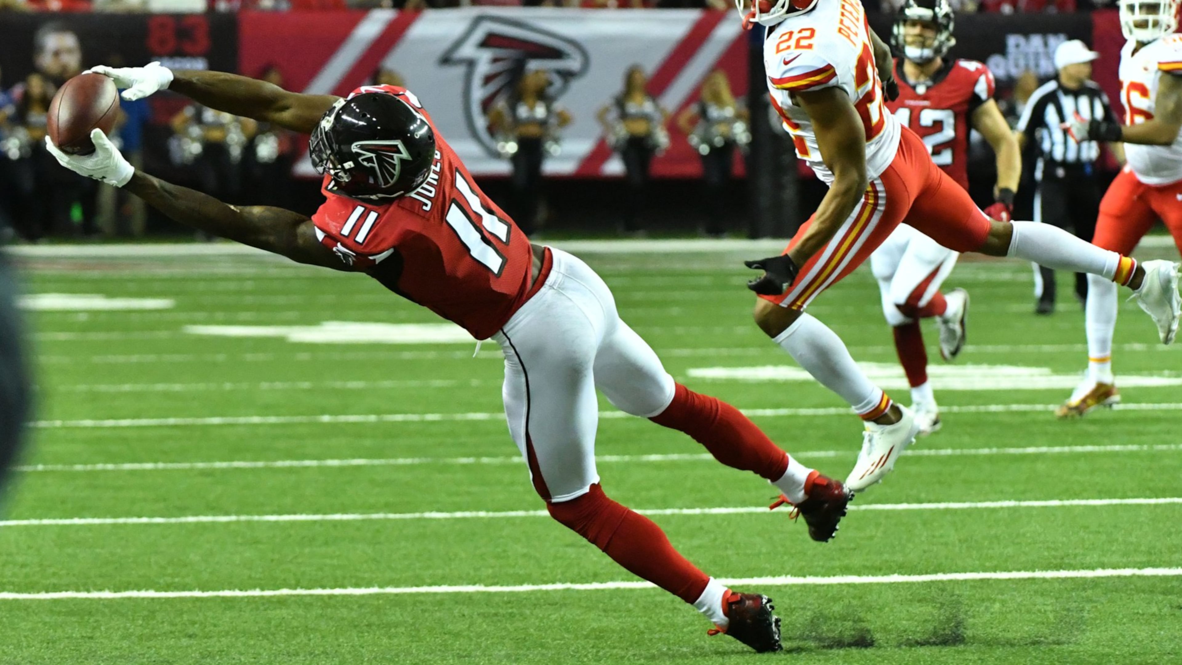 December 4, 2016 Atlanta - Atlanta Falcons wide receiver Julio Jones (11) catches a pass past Kansas City Chiefs cornerback Marcus Peters (22) during the second half in an NFL football game at the Georgia Dome on Sunday, December 4, 2016. Kansas City Chiefs won 29 - 28 over the Atlanta Falcons. HYOSUB SHIN / HSHIN@AJC.COM
