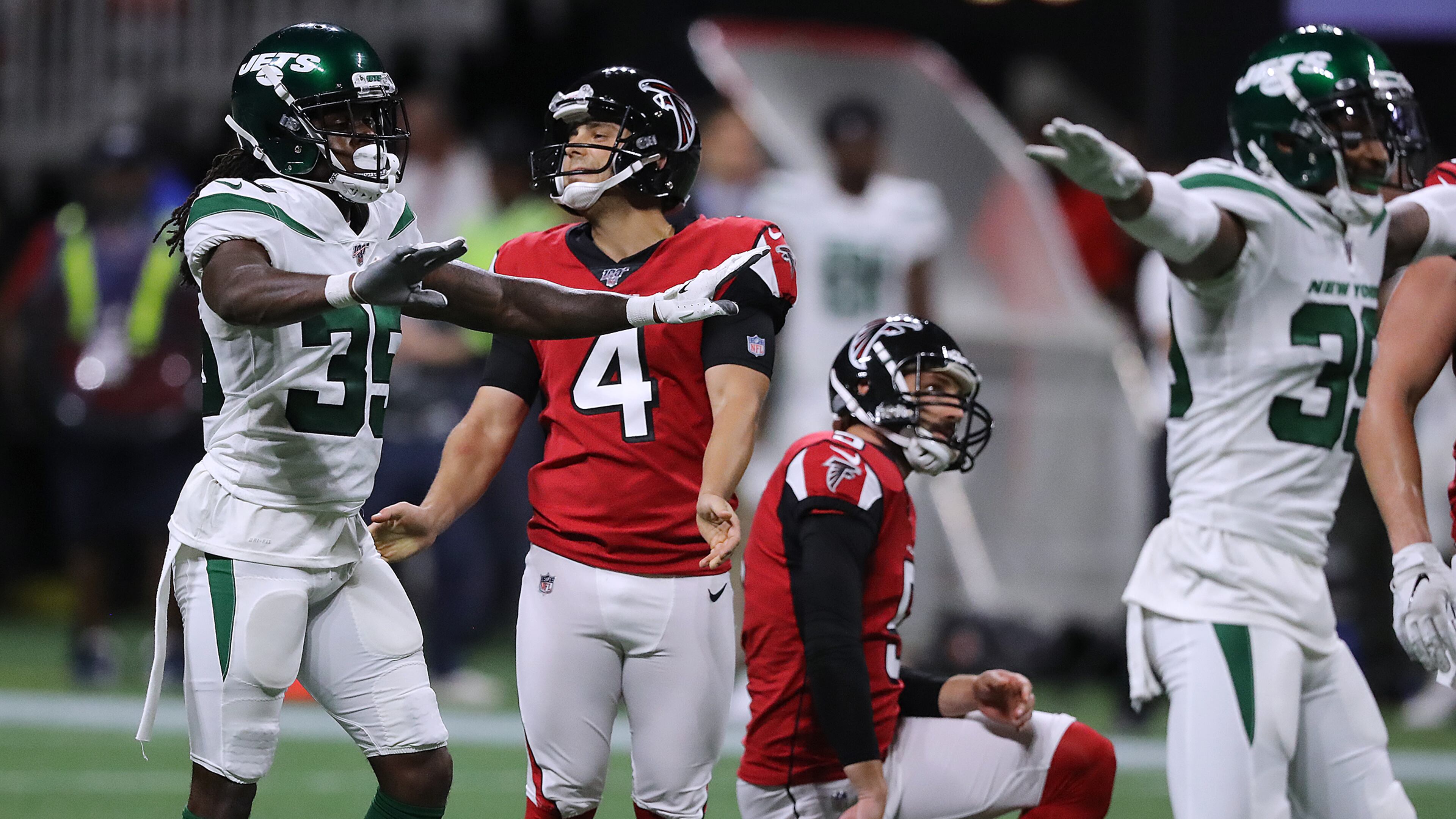 Falcons kicker Giorgio Tavecchio misses a field goal attempt against the New York Jets during the second half. Curtis Compton/ccompton@ajc.com