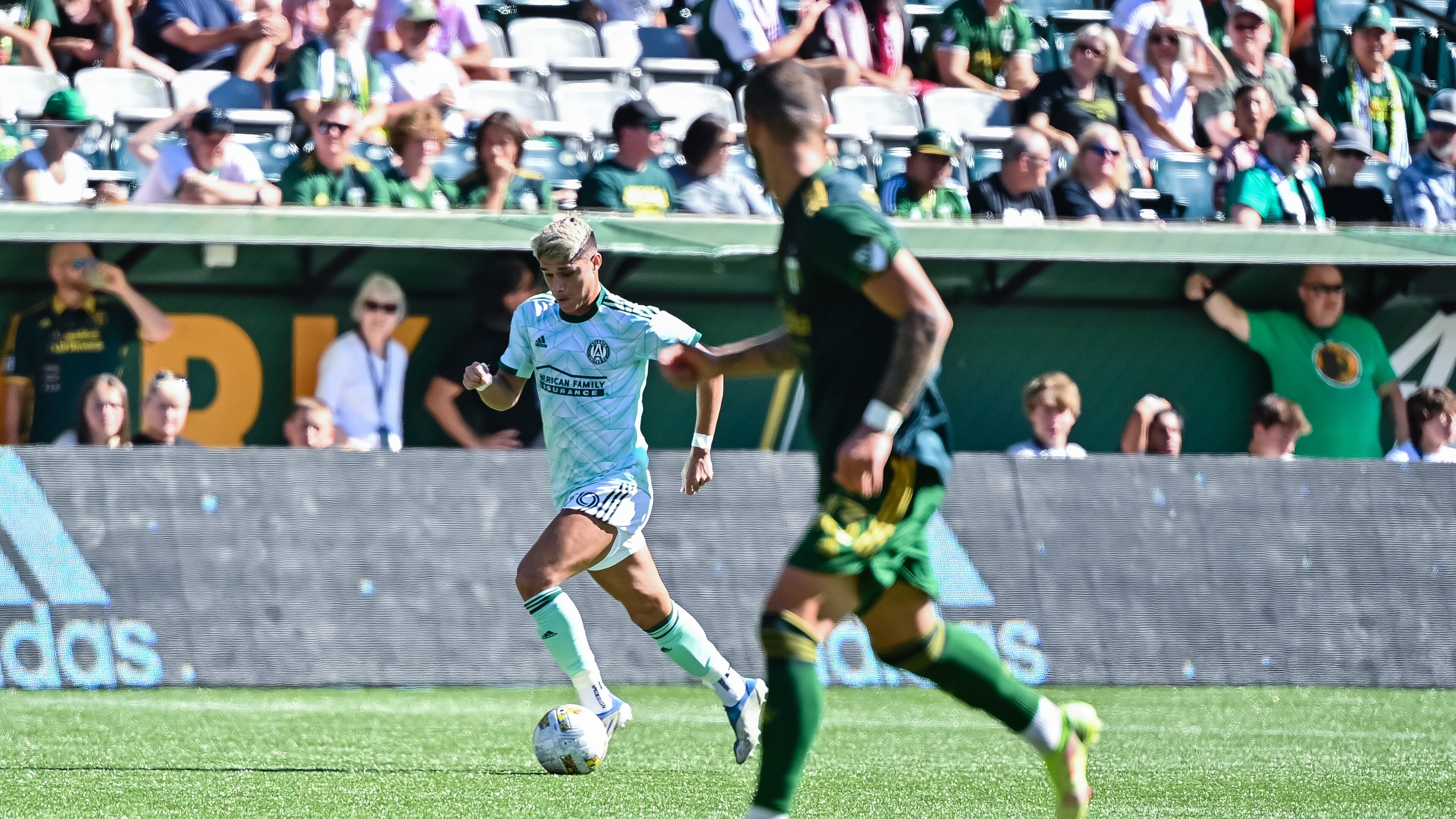 Atlanta United forward Luiz Araújo #19 dribbles the ball during the first half of the match against Portland Timbers at Providence Park in Portland, United States on Sunday September 4, 2022. (Photo by Dakota Williams/Atlanta United)
