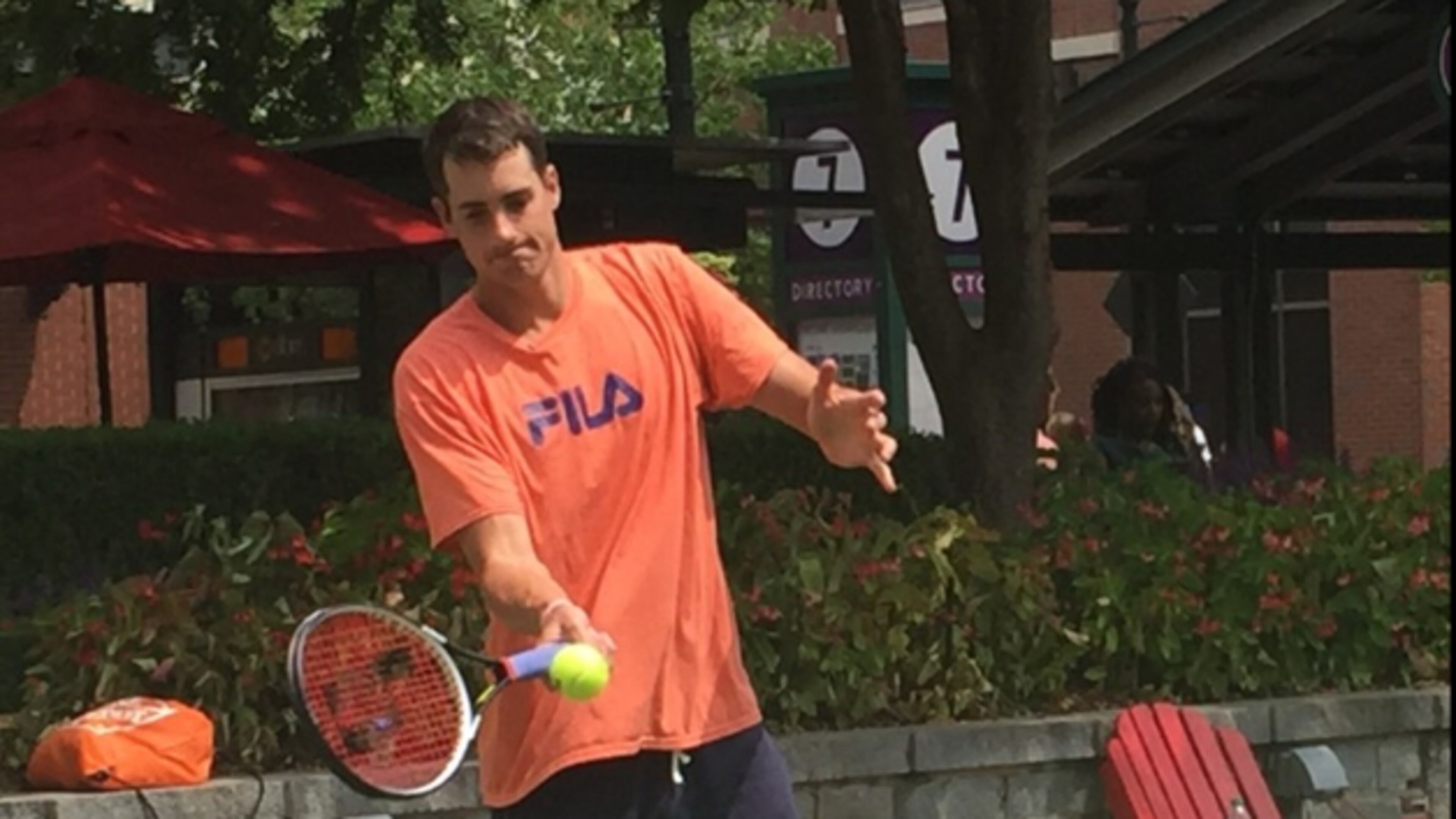 John Isner plays against “Hi-Lite” of the Harlem Globetrotters on Tuesday at the Atlantic Open practice courts. Isner, a former UGA star and three-time BB&T Atlanta Open champion, enters the week as a No. 2 seed. (Photo by Gabriel Burns/AJC staff)