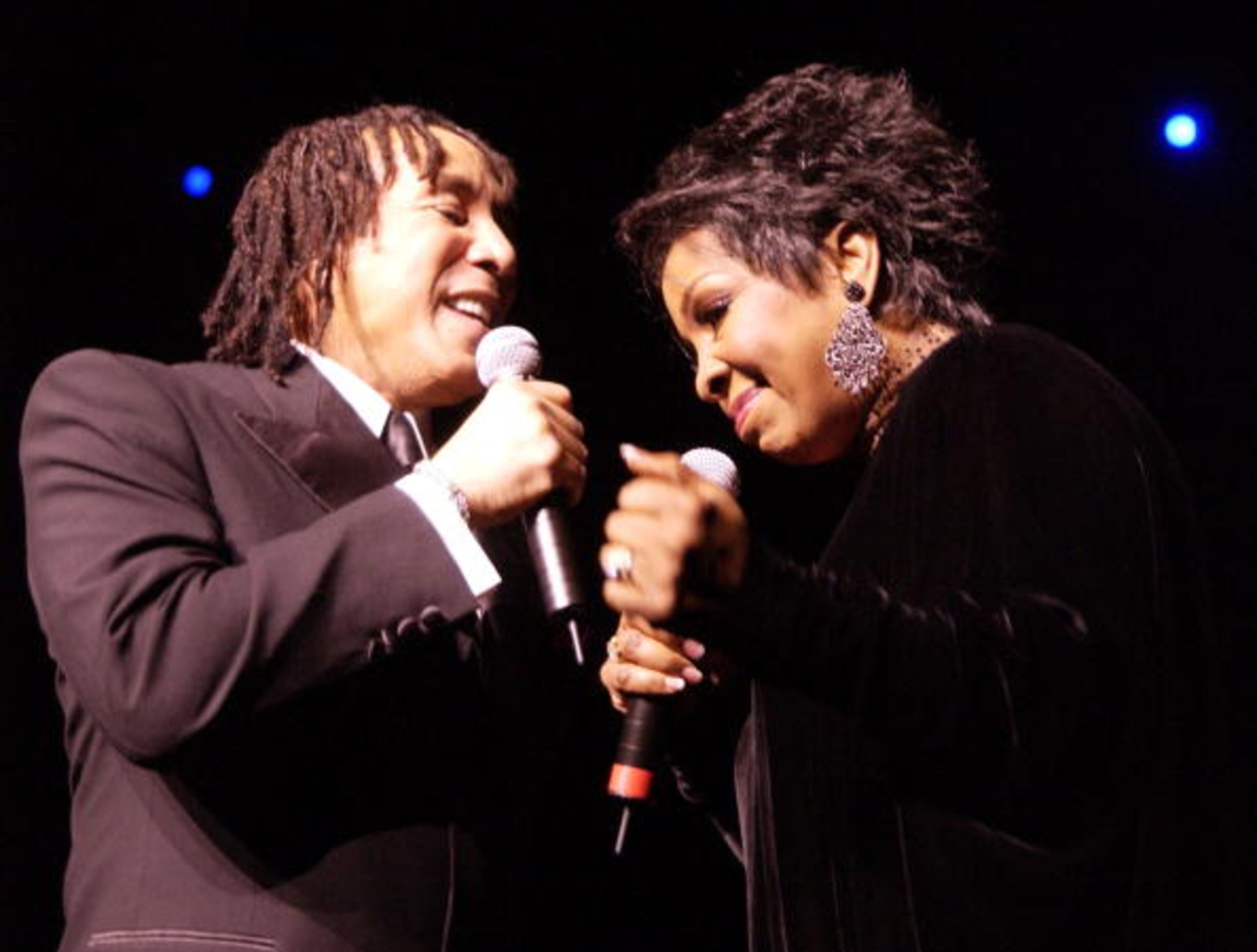 HOLLYWOOD - FEBRUARY 7: Smokey Robinson (L) and Gladys Knight perform at the Universal Amphitheatre on February 7, 2004 in Hollywood, California. (Photo by Tim Mosenfelder/Getty Images)