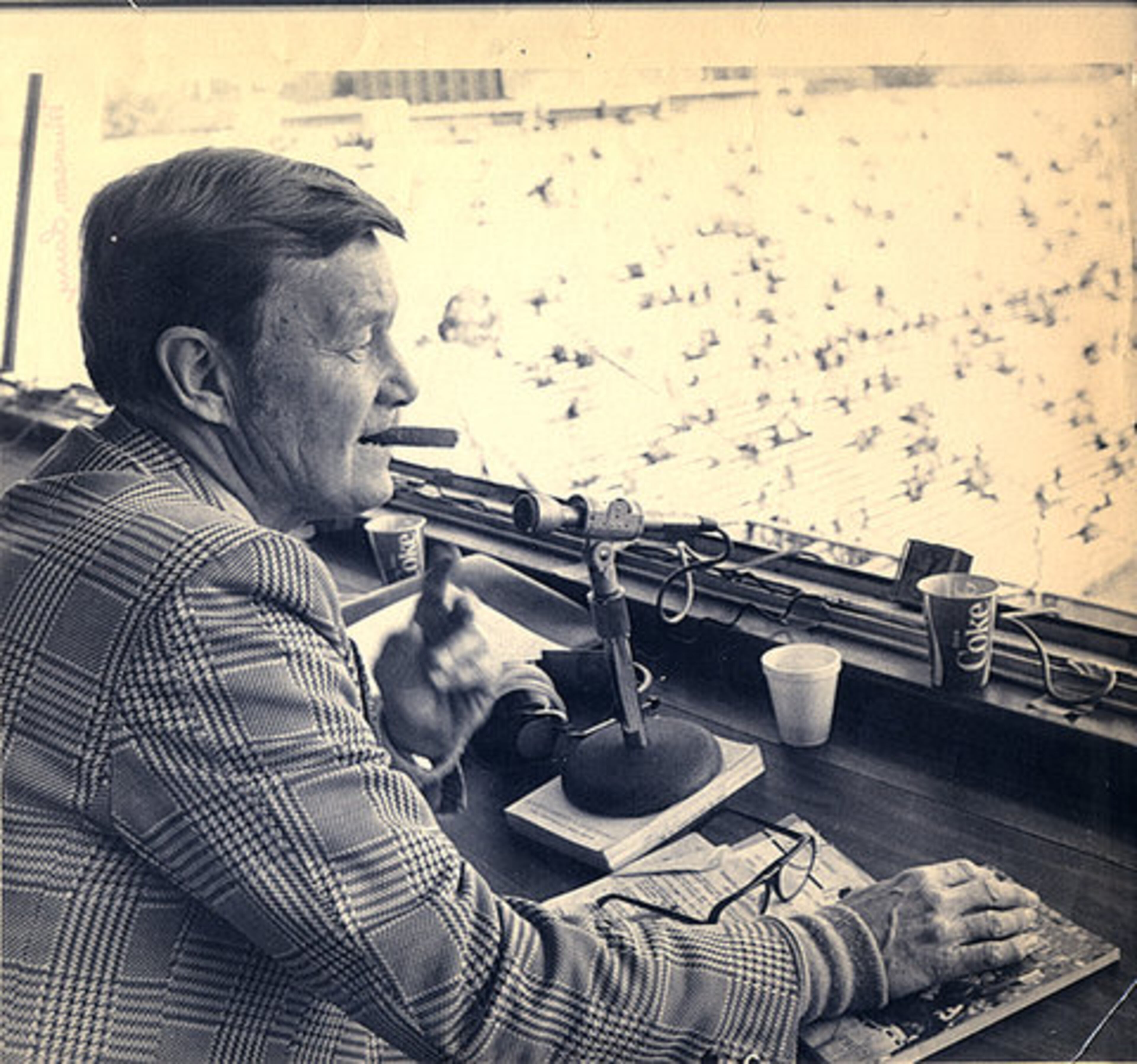 Born in Minneapolis in 1921, Munson used GI benefits from his World War II service to go to broadcasting school, then made his way south to Nashville, calling minor league baseball and Vanderbilt football and basketball games.