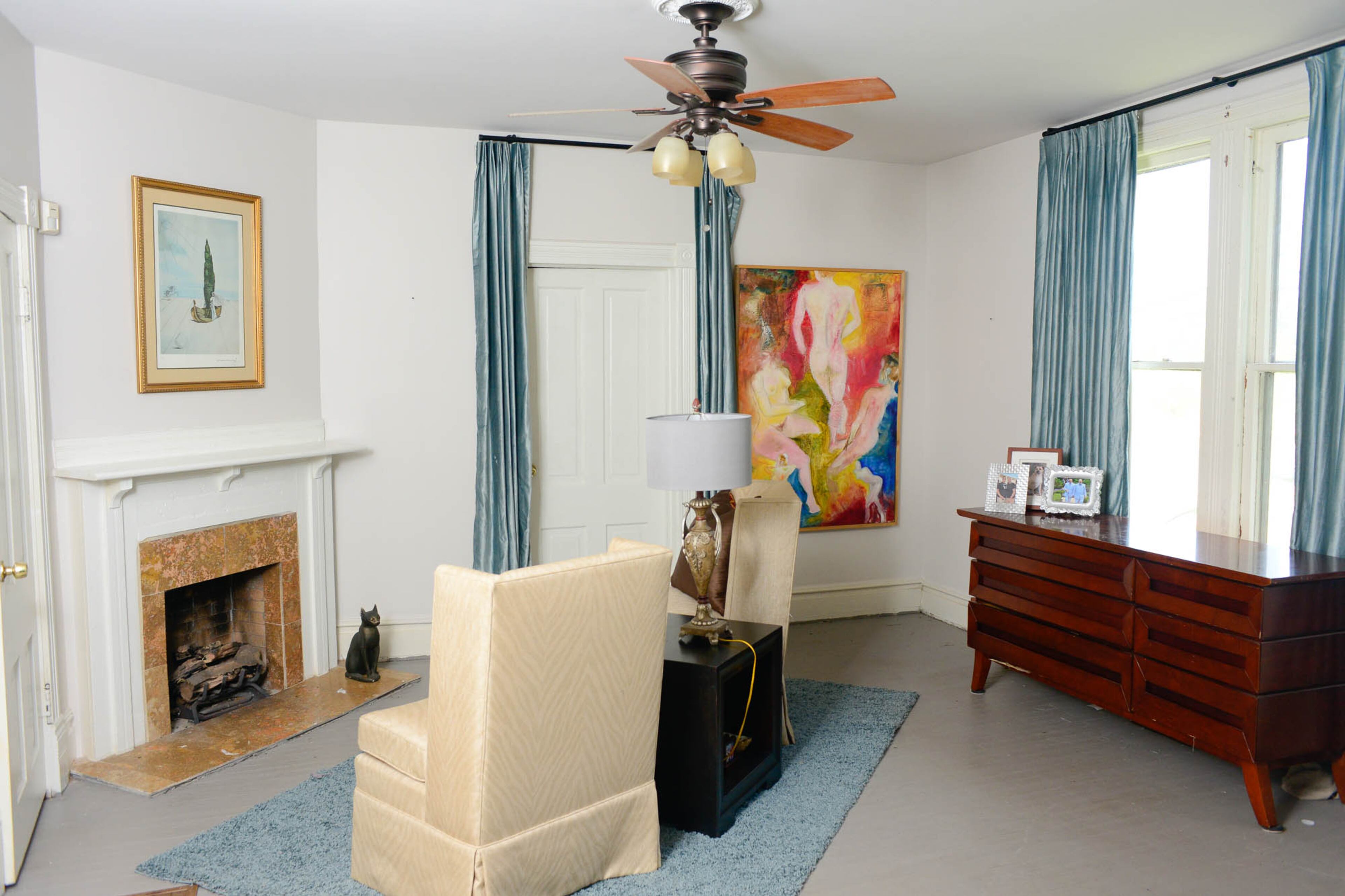 The homeowners used custom drapes from Ishmael’s company Nandina Home & Design throughout their home. That and their love of original artwork can be seen in the fireside sitting area of the master bedroom, which displays large paintings by Ishmael.