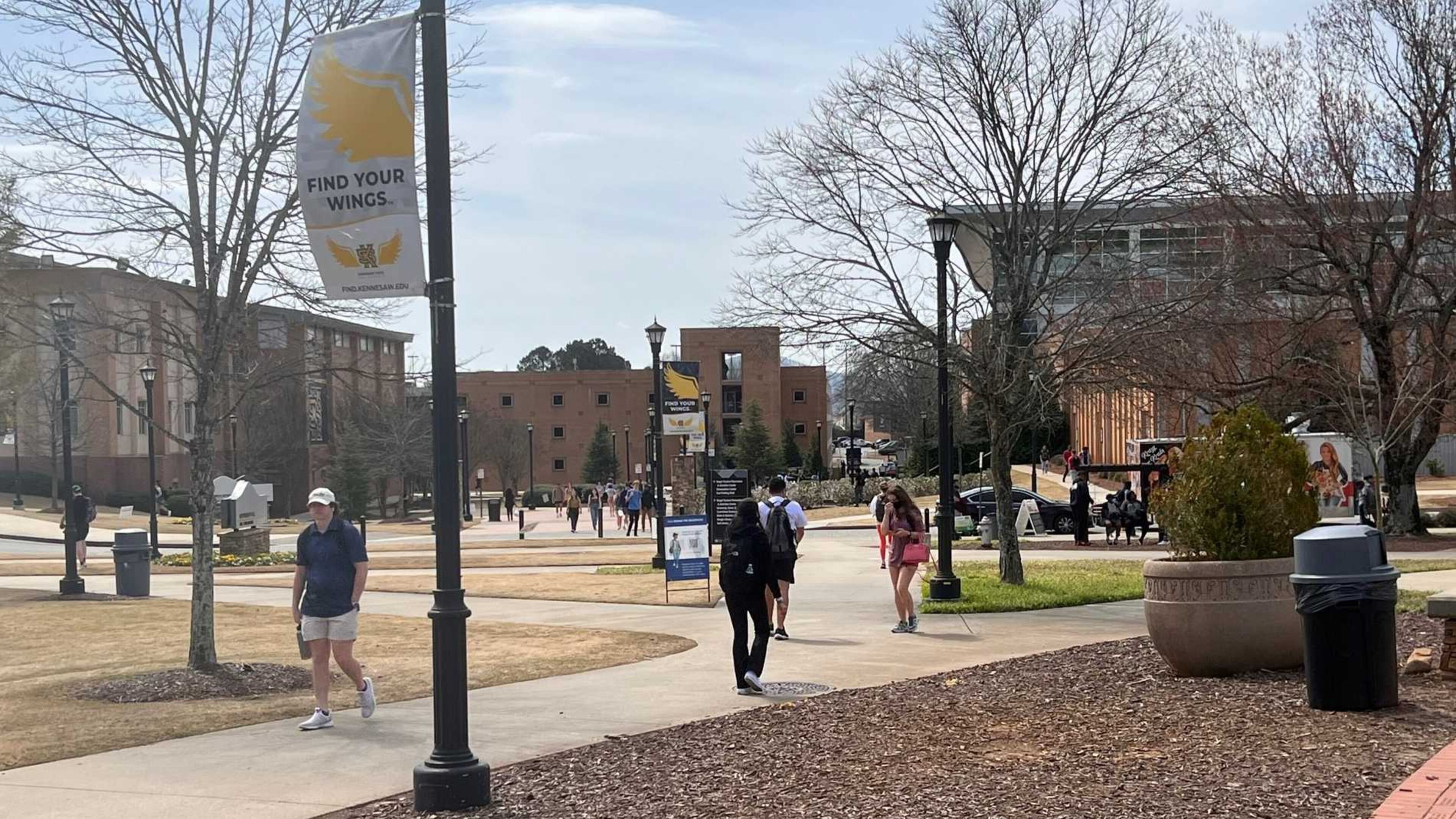 Kennesaw State University students walk to and from class on March 22, 2022. Georgia lawmakers passed HB 1, which would allow groups to speak in outdoor spaces on public college campuses. Eric Stirgus/eric.stirgus@ajc.com.