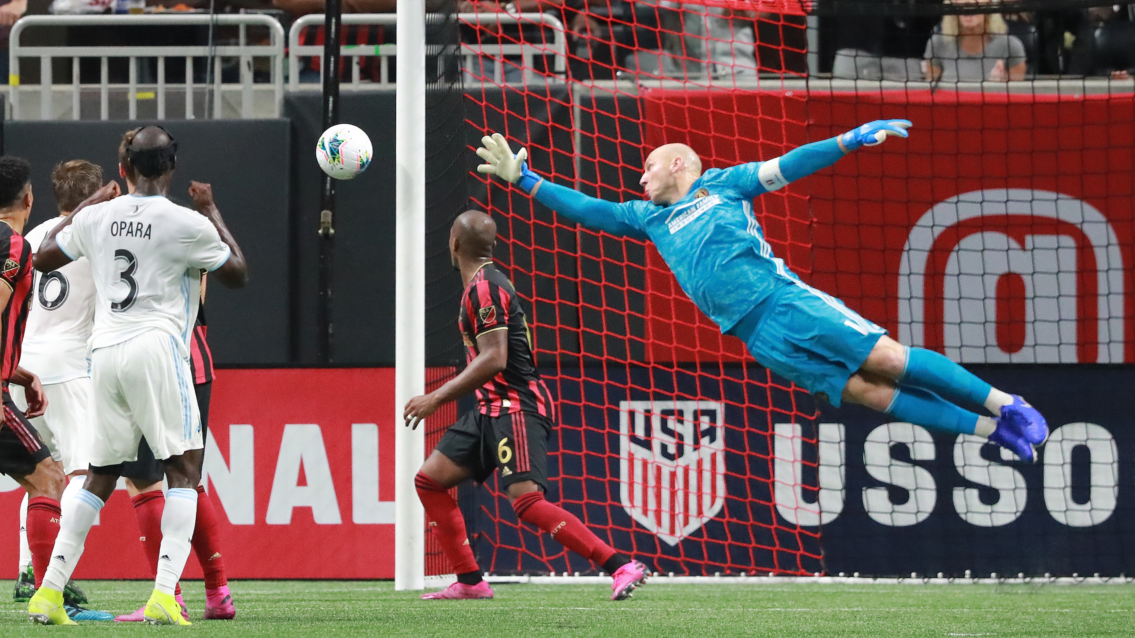August 27, 2019 Atlanta: Atlanta United goalkeeper Brad Guzan defends a shot by Minnesota United Ike Opara during the first half in the final for the U.S. Open Cup on Tuesday, August 27, 2019, in Atlanta. Curtis Compton/ccompton@ajc.com