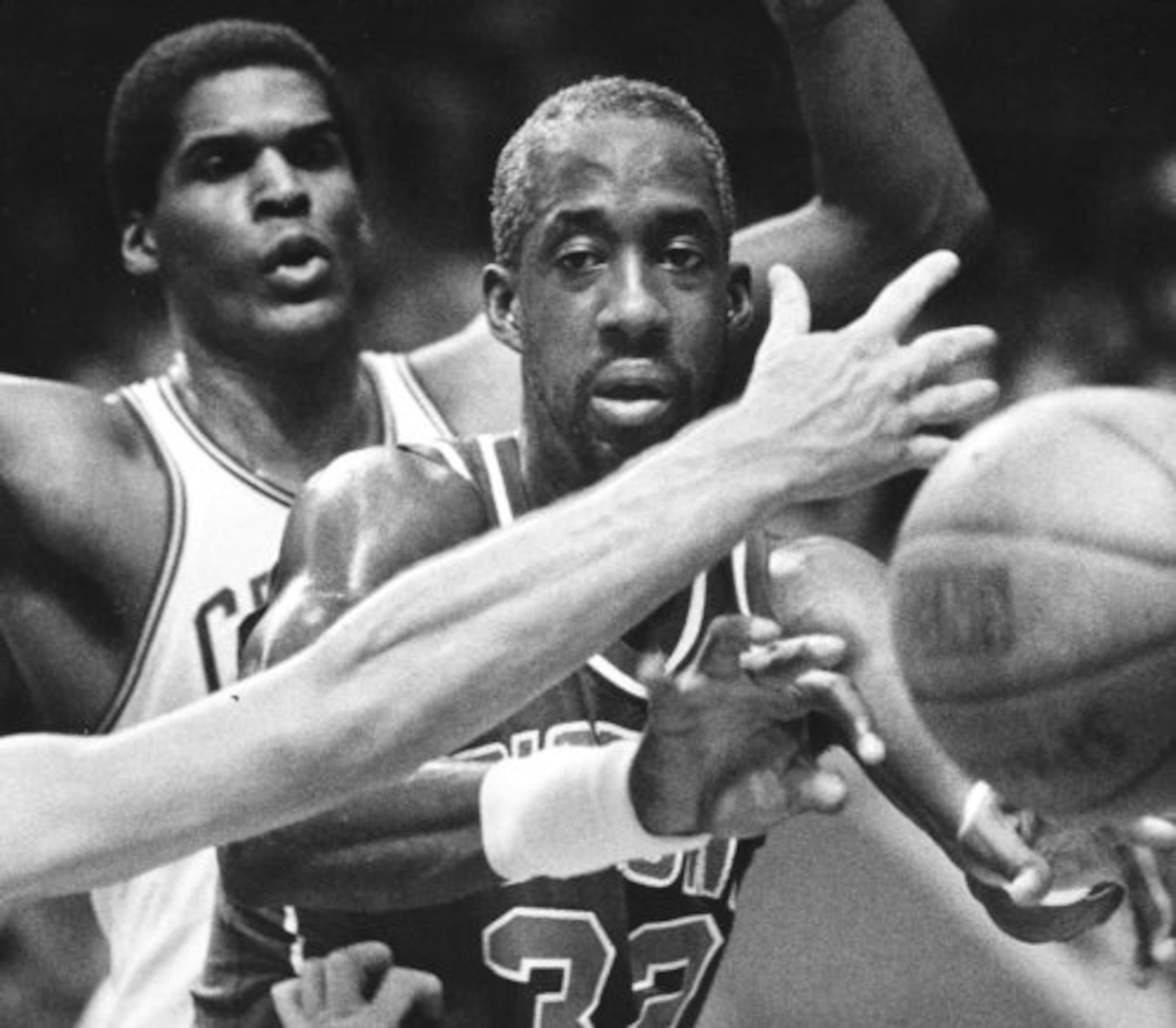This April 30, 1985 file photo shows Detroit Pistons' Dan Roundfield, right, passing the ball as Boston Celtics' Robert Parish, left, defends, during an NBA basketball game in Boston.