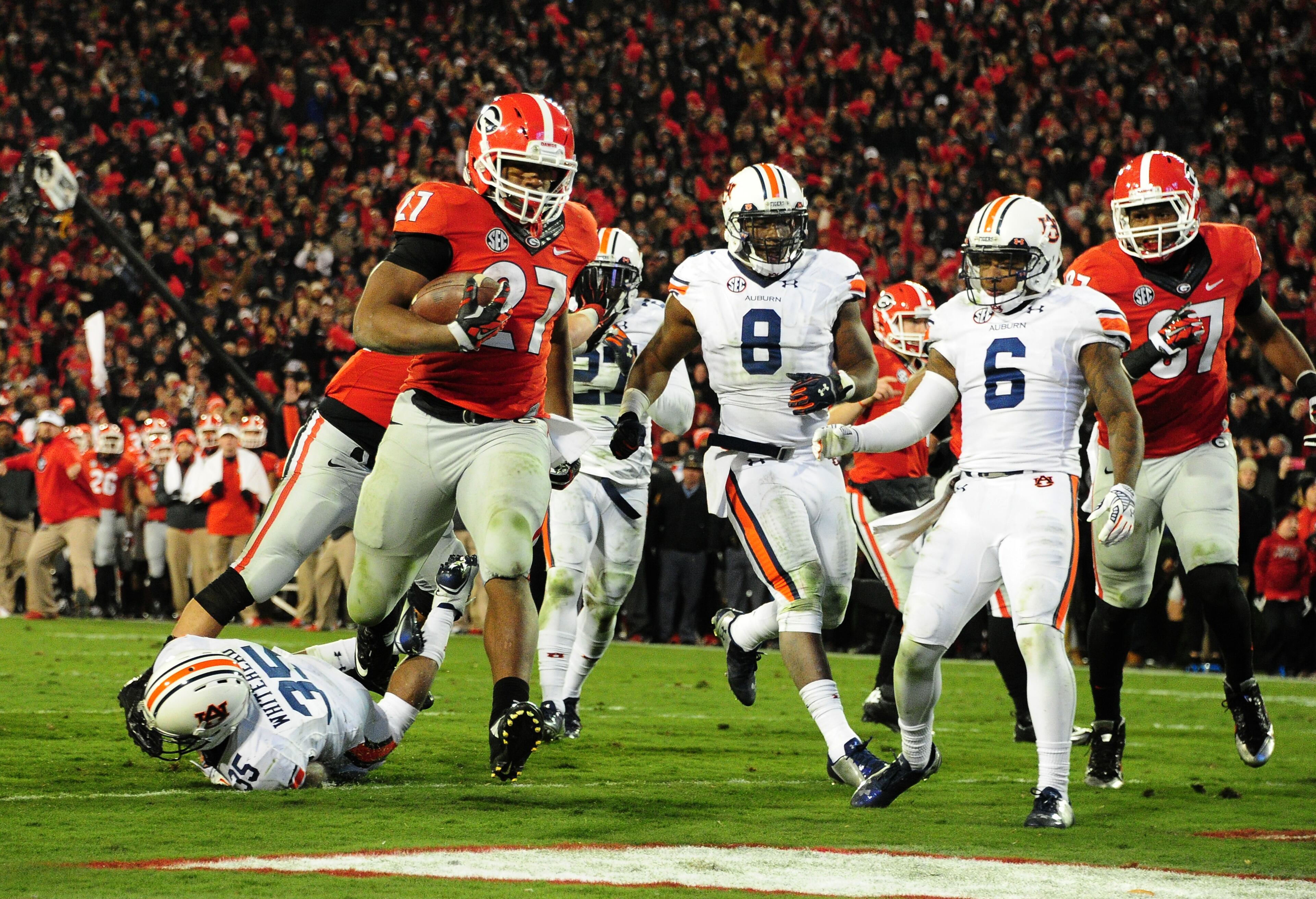 Nick Chubb #27 of the Georgia Bulldogs carries the ball for a second half touchdown against the Auburn Tigers at Sanford Stadium on November 15, 2014 in Athens, Georgia. (Photo by Scott Cunningham/Getty Images)