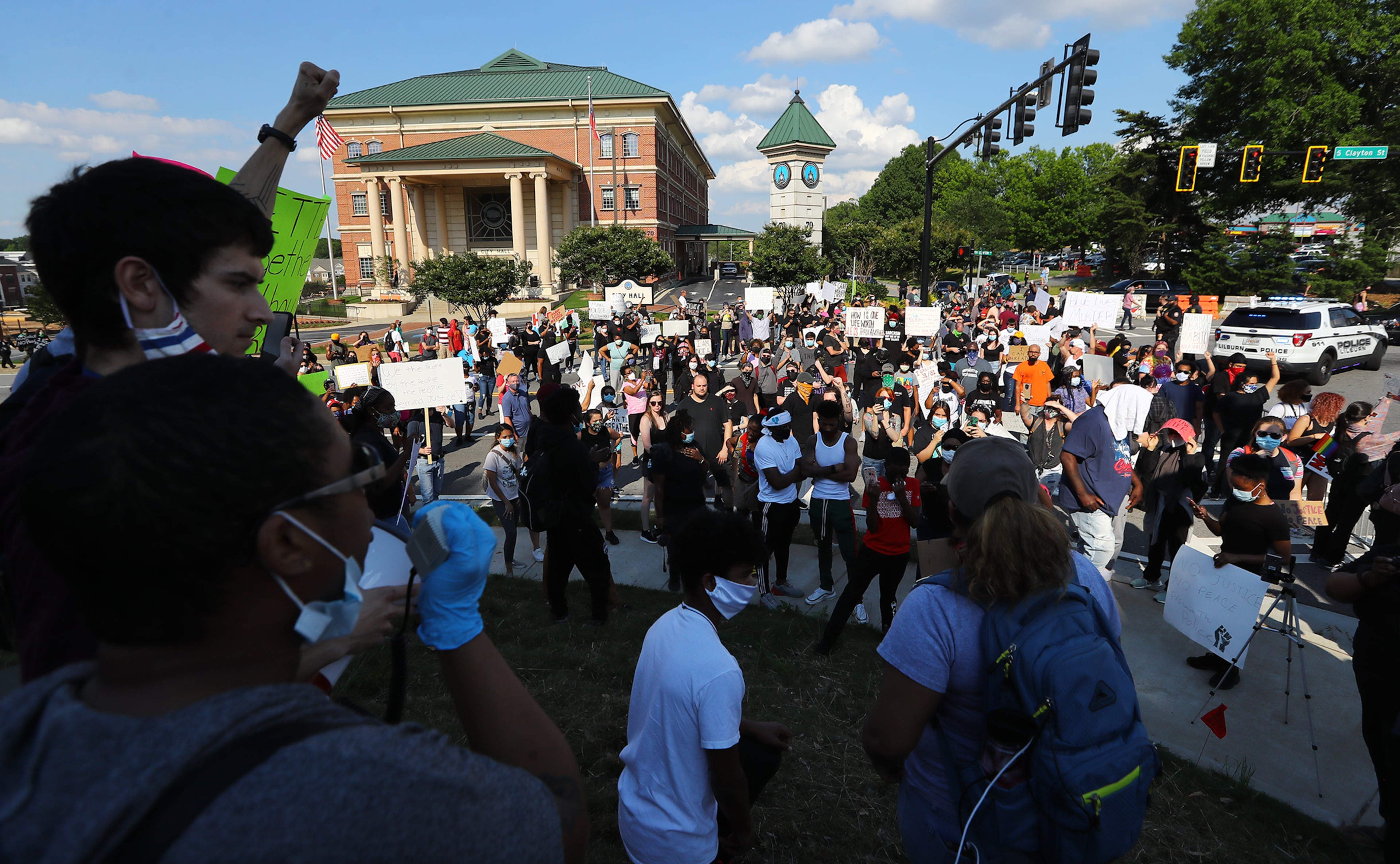 060120 Lawrenceville: Hundreds of protesters gather outside Lawrenceville City Hall as protests continue for a fourth day around metro Atlanta over the death of George Floyd on Monday, June 1, 2020, in Lawrenceville. Curtis Compton ccompton@ajc.com