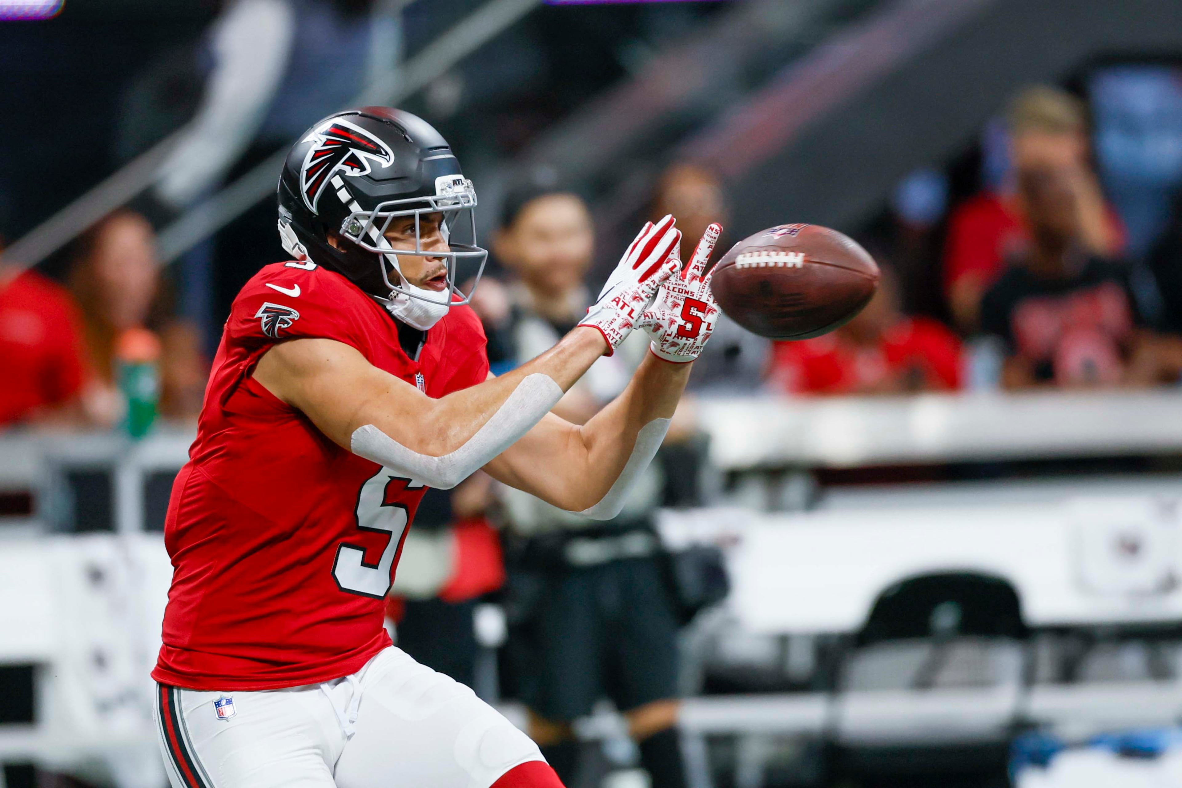 Atlanta Falcons wide receiver Drake London (5) catches the ball during warm-ups before the game against the Carolina Panthers at Mercedes-Benz Stadium in Atlanta on Sunday, September 20, 2026. (Miguel Martinez/AJC)