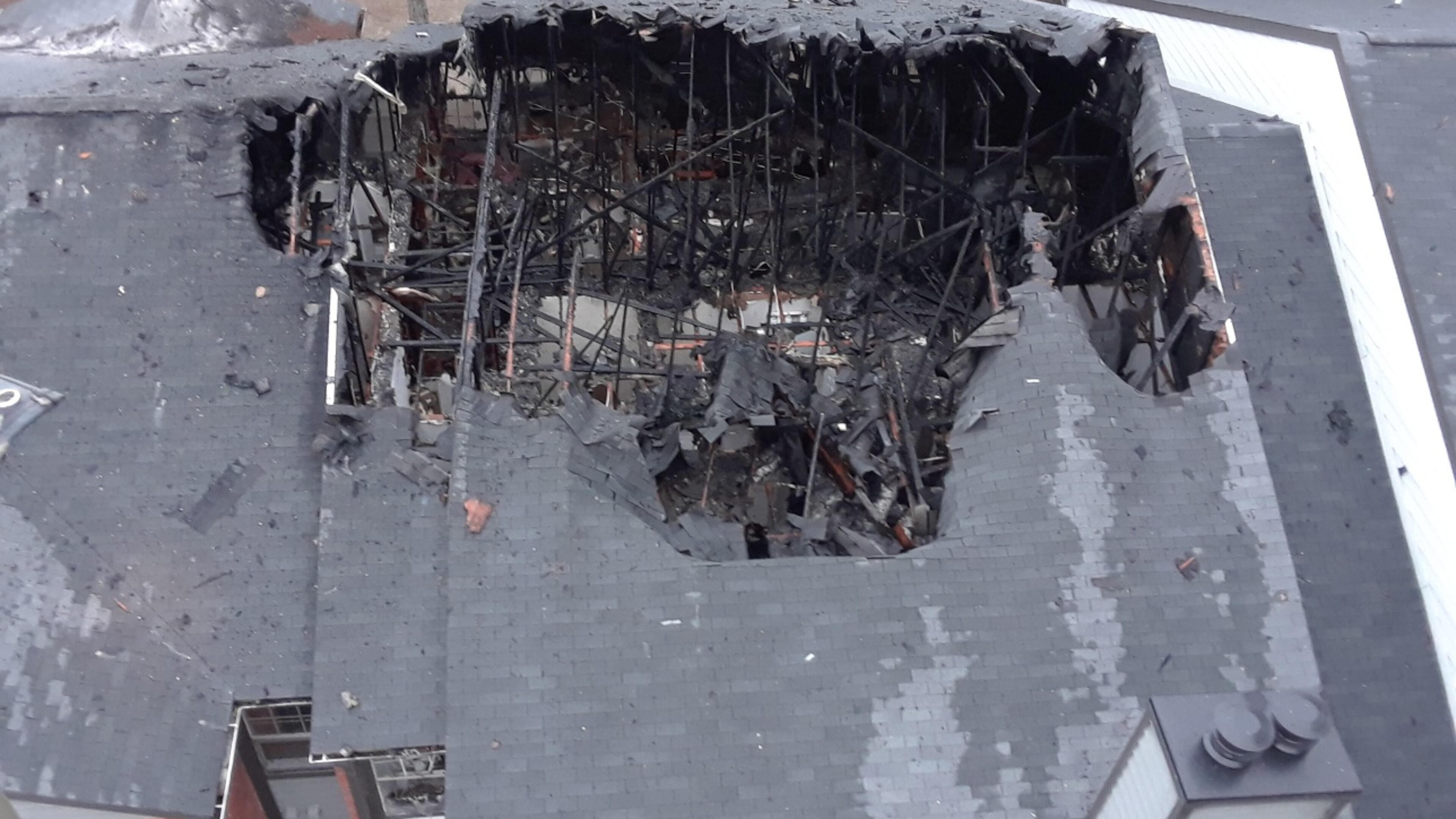 The fire caused substantial damage to the apartment building's roof.