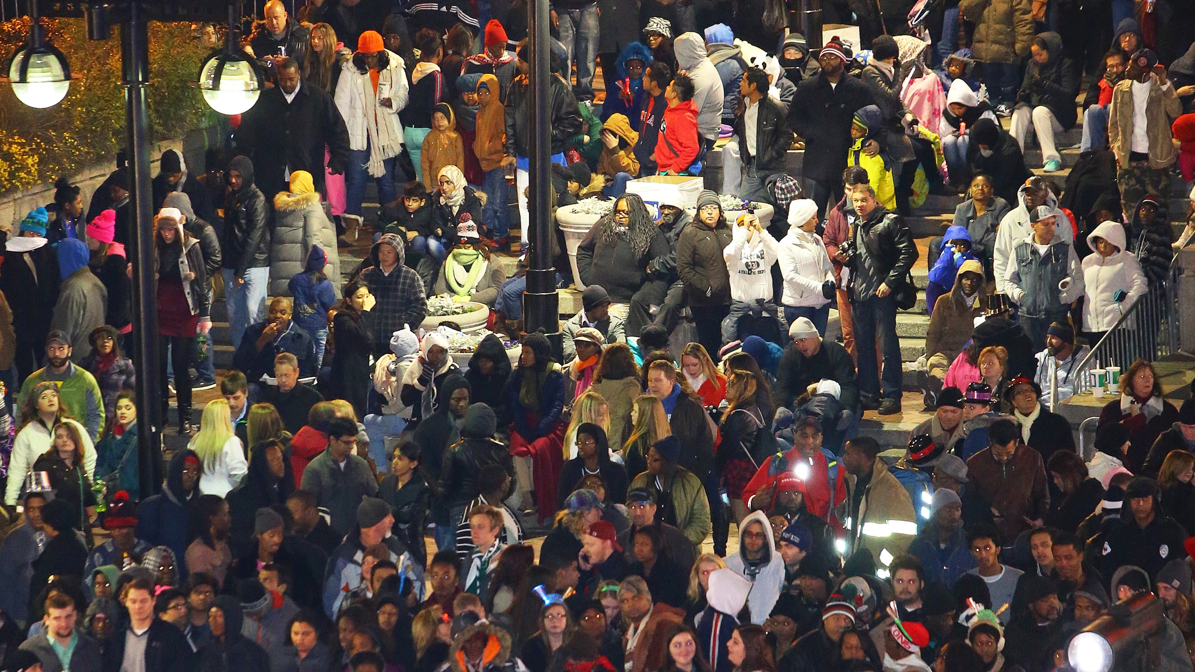Spectators fill the plaza for the Peach Drop at Underground Atlanta. CURTIS COMPTON / CCOMPTON@AJC.COM