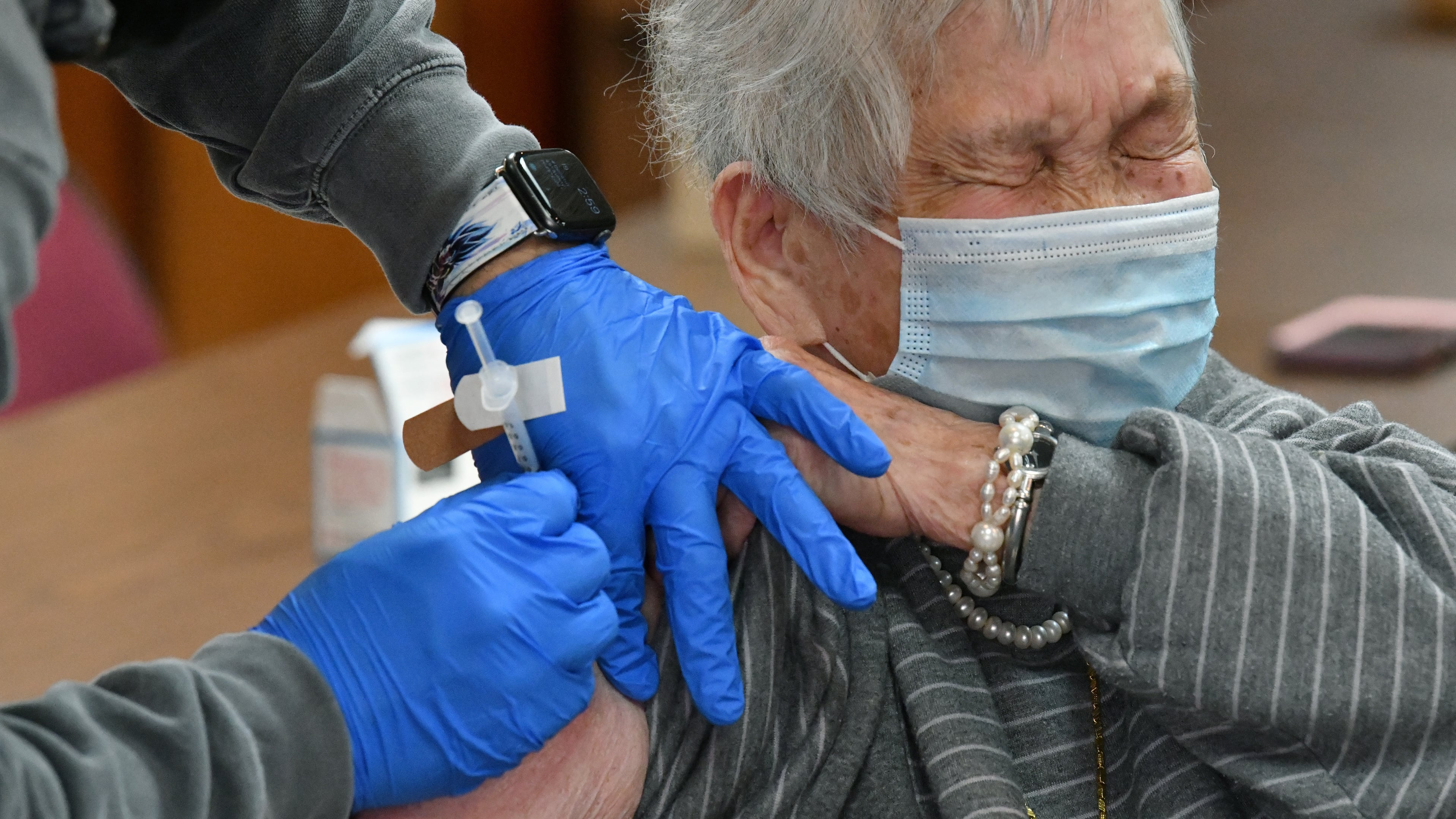 February 19, 2021 Decatur - A resident of AHEPA One Senior Apartments Hsiu Ying Lee receives a first dose of the Moderna vaccine from Pharmacist Demetrios Gavalas at AHEPA One Senior Apartments in Decatur on Friday, February 19, 2021. (Hyosub Shin / Hyosub.Shin@ajc.com)