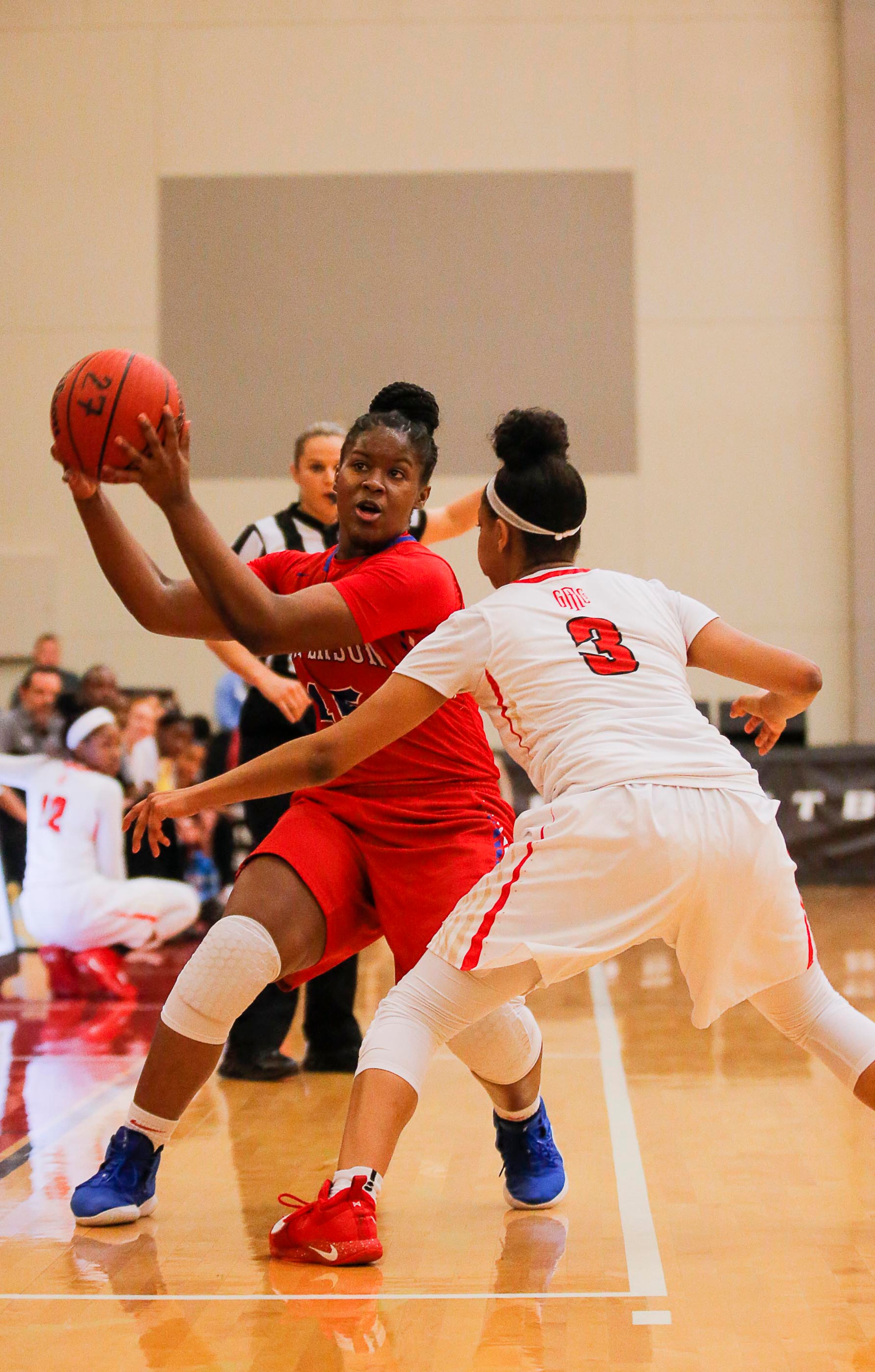 Jefferson's Courtney Kidd looks to pass against a GAC defender in the second half. (Alyssa Pointer/Alyssa.Pointer@ajc.com)