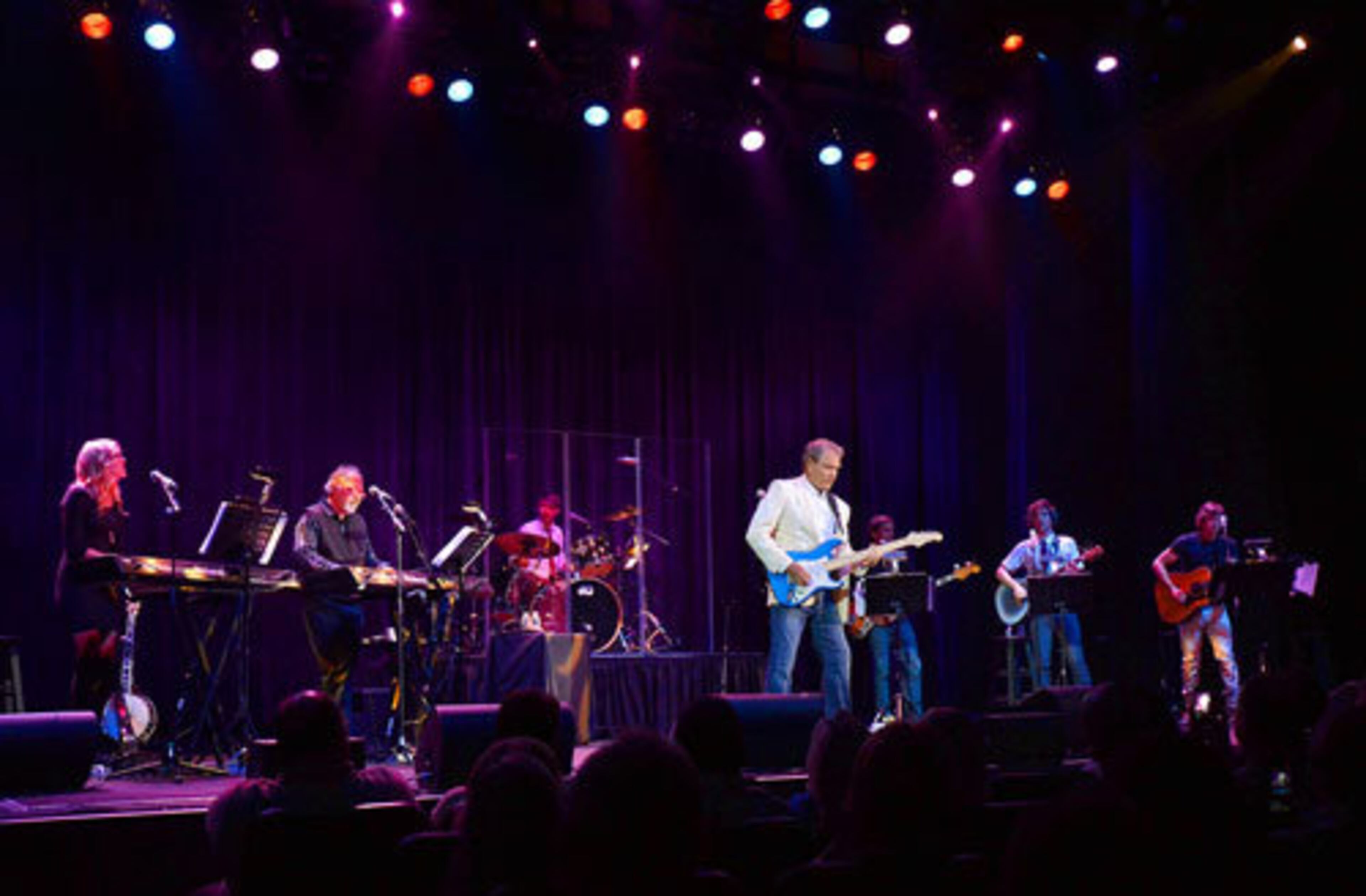 Glen Campbell performs with his band.