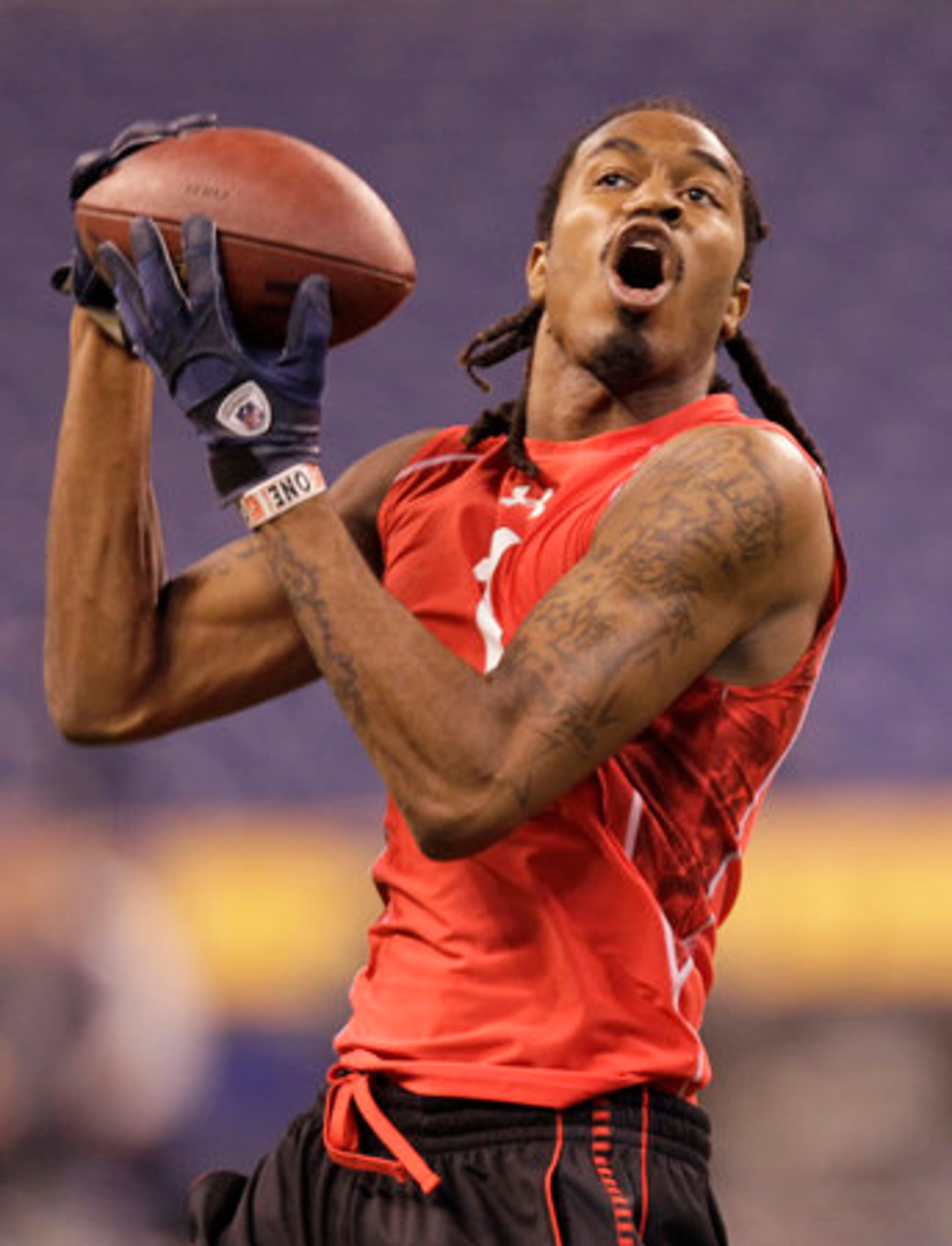 Auburn wide receiver Darvin Adams make a grab on-the-go.