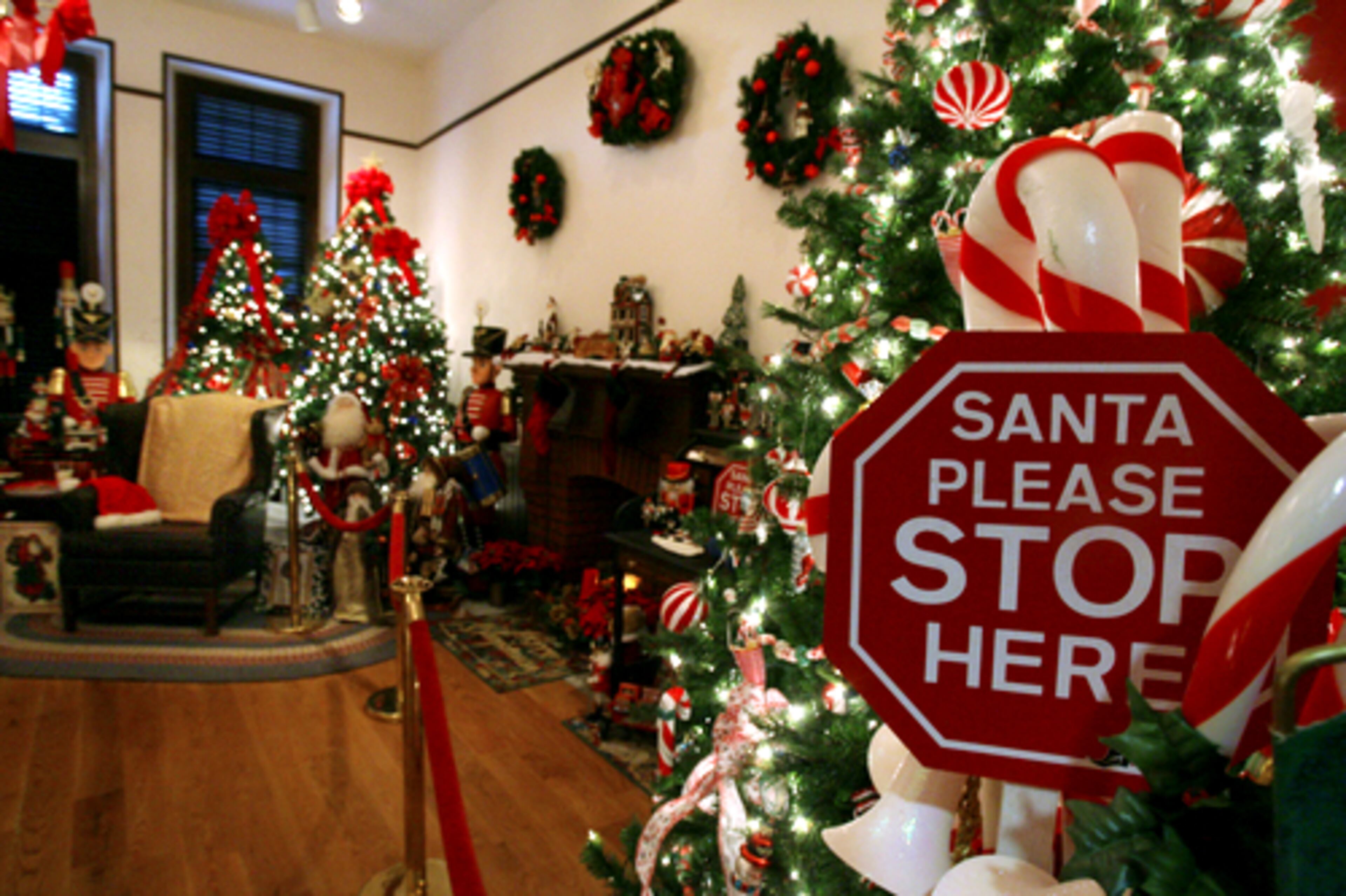 So what, we've just recovered from Thanksgiving? The Gwinnett Historic Courthouse is ready for Christmas. The courthouse, in Lawrenceville, will be open for tours, visits and photos with Santa, as well as children's crafts on Thanksgiving night from 5-8:30 pm. Here's a sneak peek on what you'll find inside.