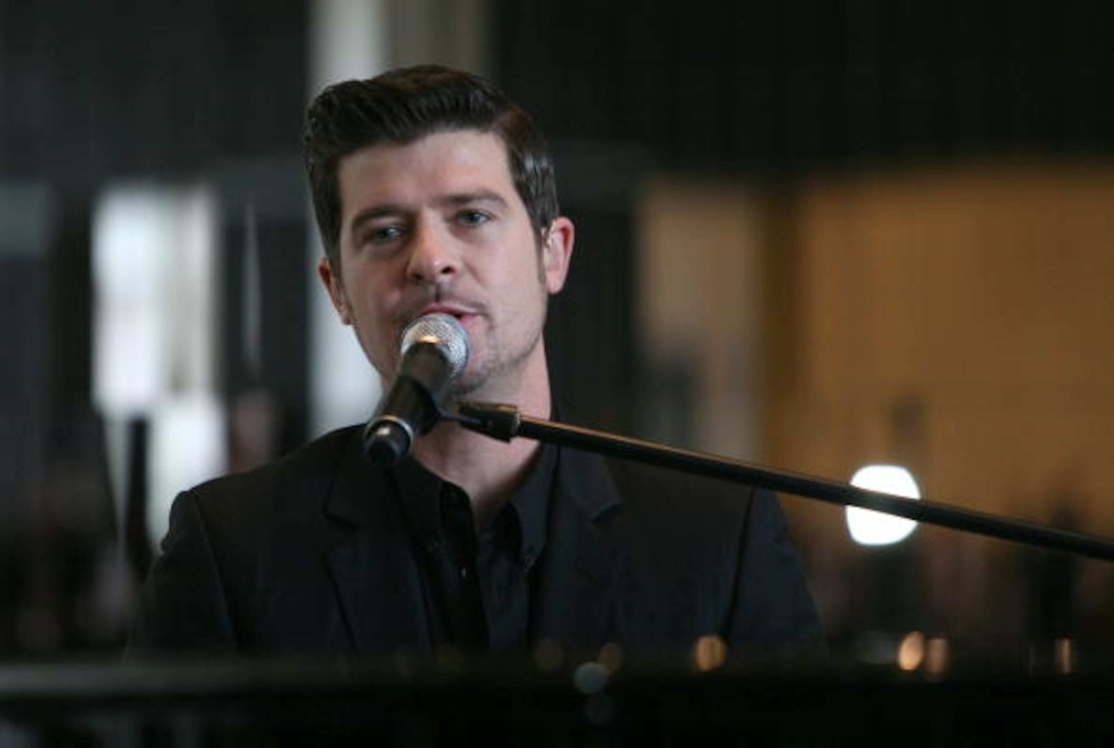 HOLLYWOOD - JANUARY 29: Singer Robin Thicke attends the Unveiling of the New W Hollywood Hotel & Residences on January 29, 2010 in Hollywood, California. (Photo by Valerie Macon/Getty Images)