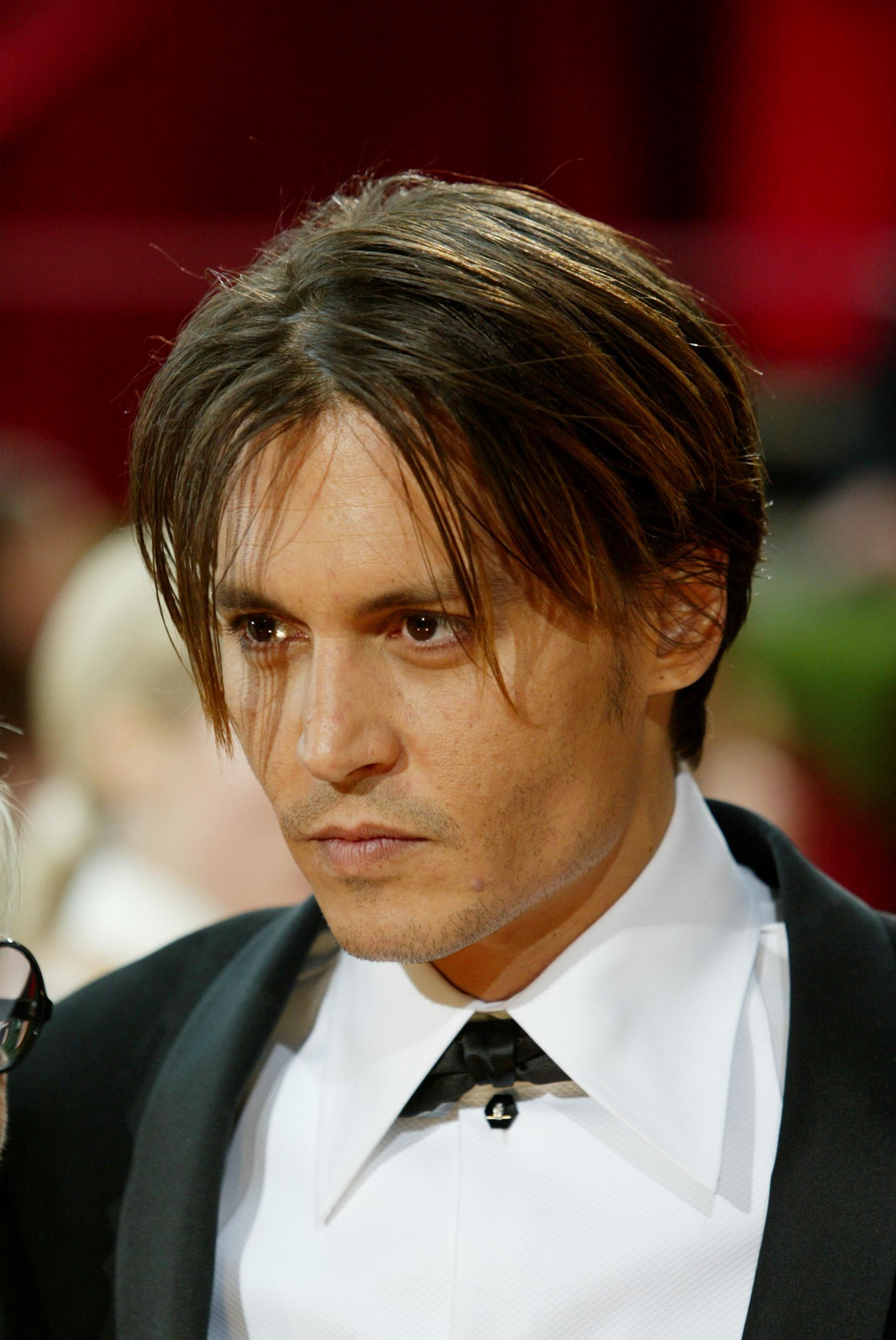 HOLLYWOOD, CA - FEBRUARY 29: Actor Johnny Depp attends the 76th Annual Academy Awards at the Kodak Theater on February 29, 2004 in Hollywood, California. (Photo by Vince Bucci/Getty Images)