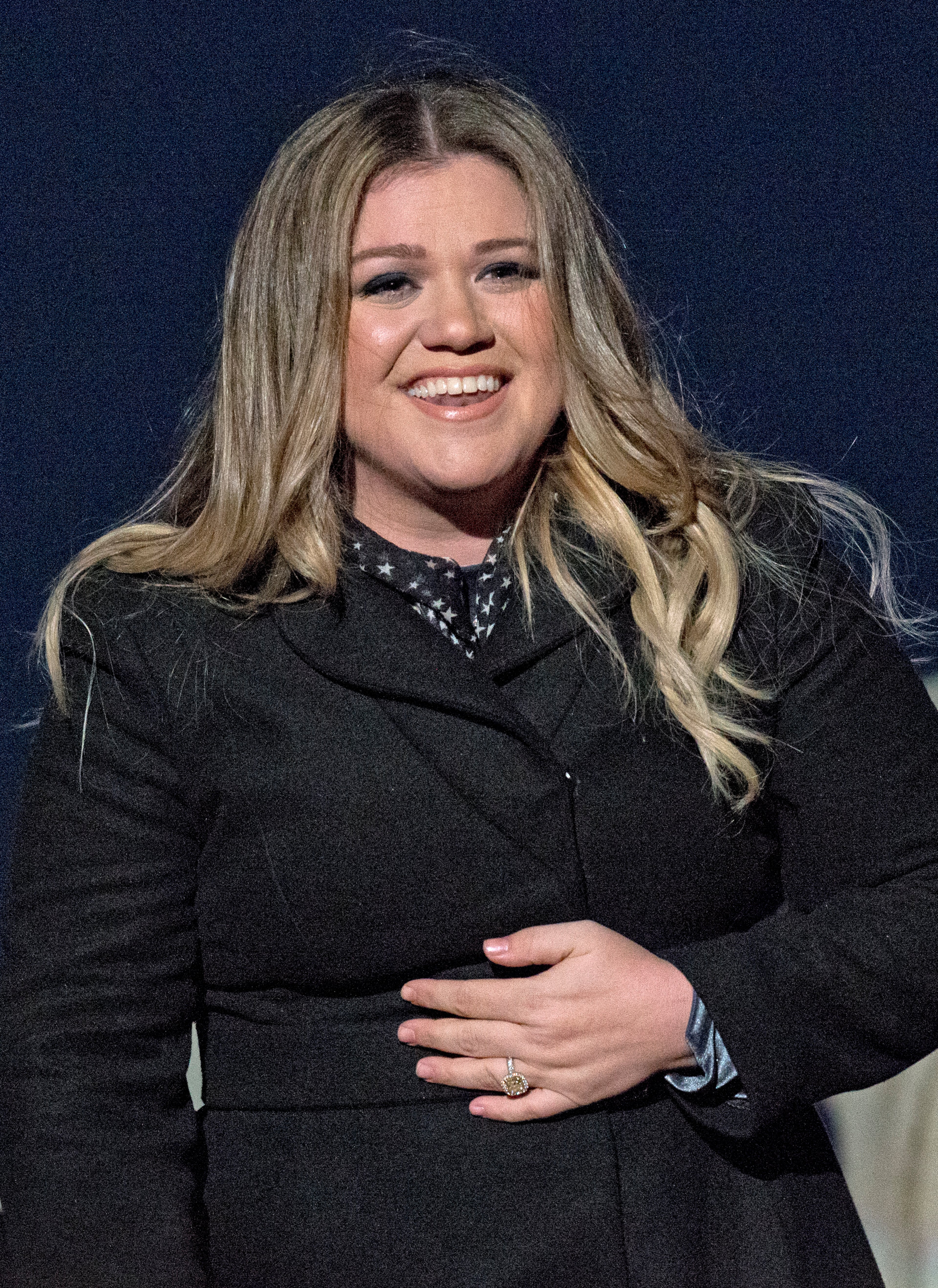 WASHINGTON, DC - DECEMBER 1: Singer Kelly Clarkson performs at the National Christmas Tree Lighting attended by the first family on the Ellipse December 1, 2016 in Washington, DC. This year is the 94th annual National Christmas Tree Lighting Ceremony. (Photo by Ron Sachs-Pool/Getty Images)