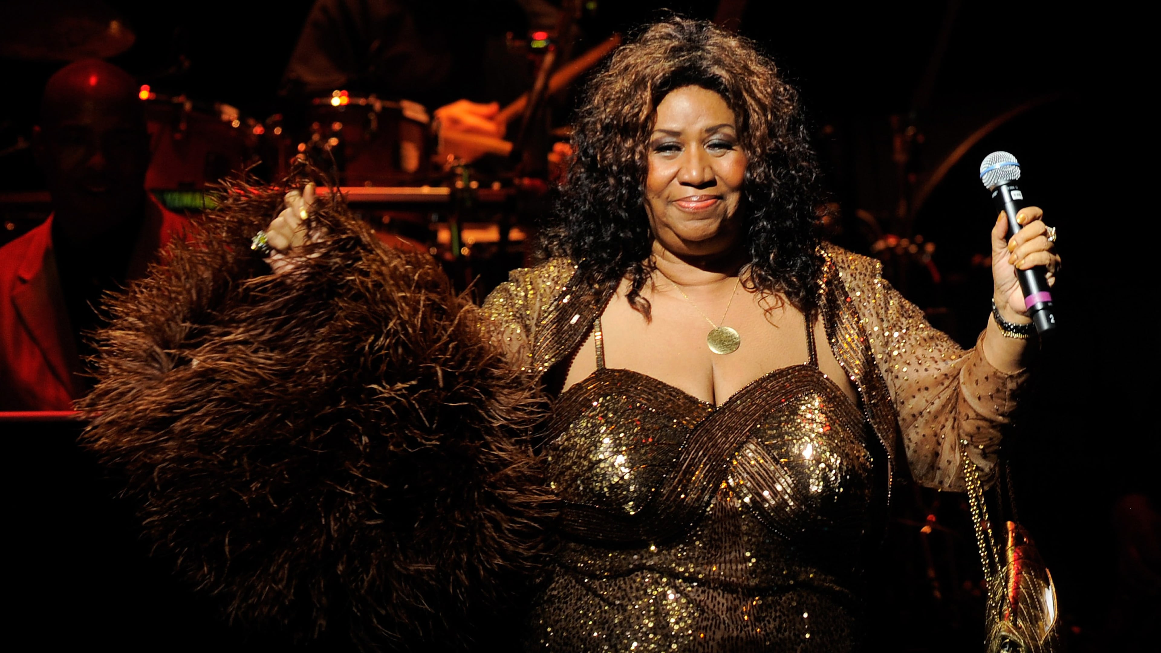 NEW YORK - JUNE 14: Singer Aretha Franklin performs after she was inducted into the Apollo Legends Hall of Fame at the 2010 Apollo Theater Spring Benefit Concert & Awards Ceremony at The Apollo Theater on June 14, 2010 in New York City. (Photo by Jemal Countess/Getty Images)