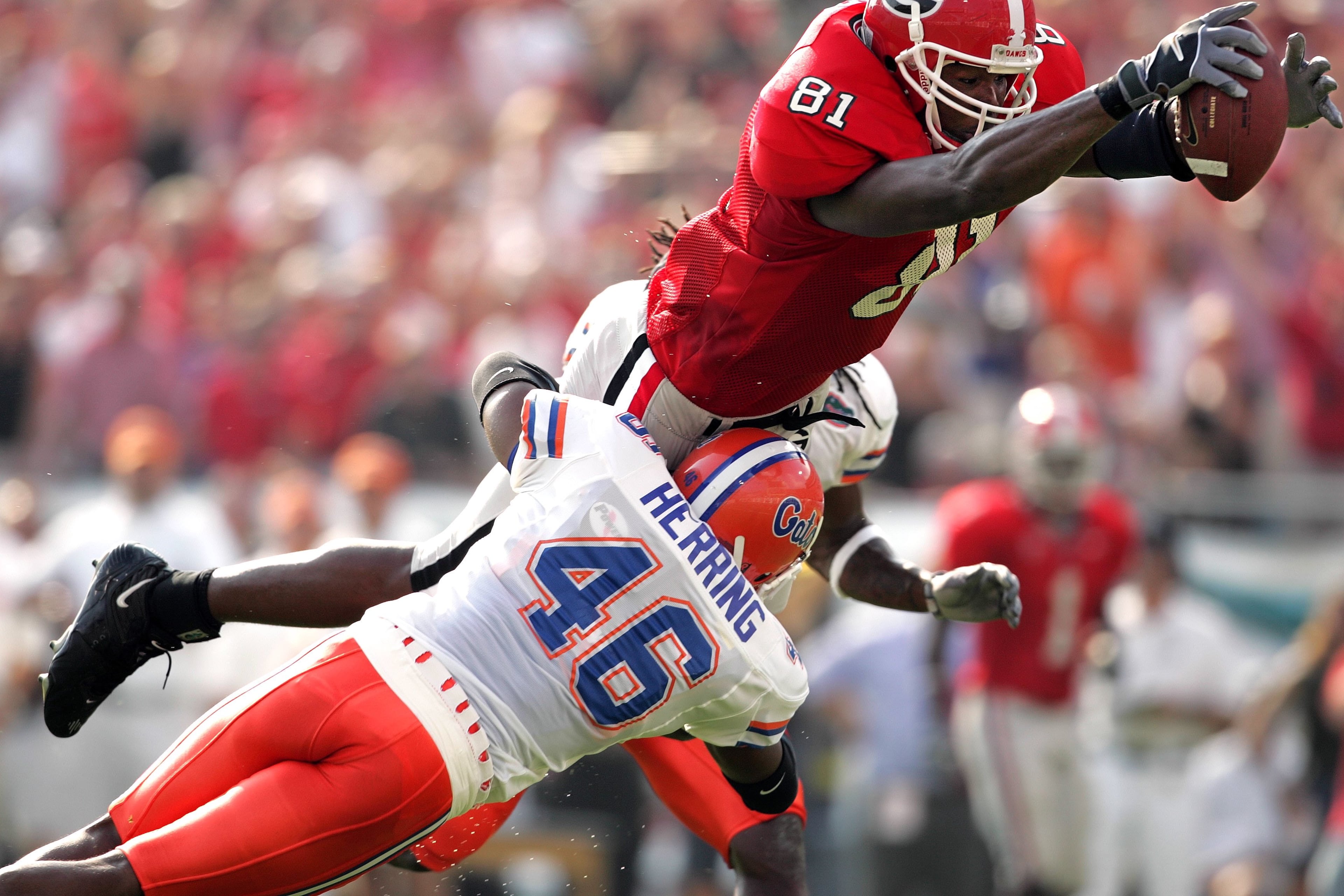 Florida's Jarvis Herring can't stop Georgia's Leonard Pope from diving into the end zone in 2004.
