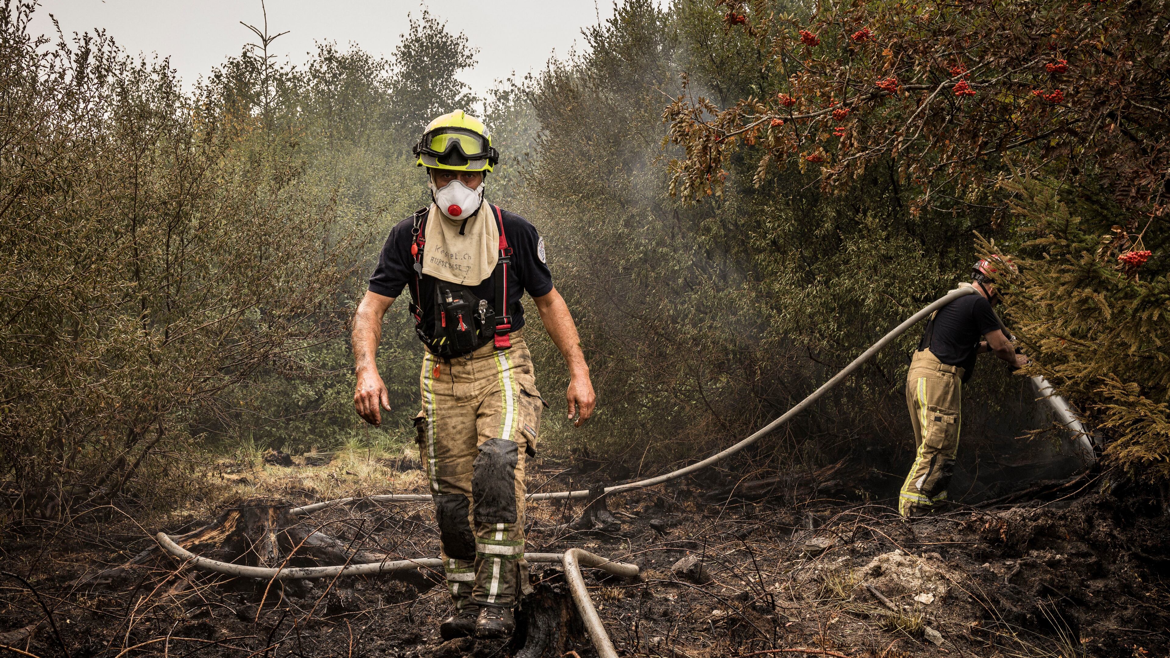 Firefighter work to extinguish wildfires at Hautes Fagnes near Waimes, Belgium, Sunday, Aug. 16, 2026. (Photo AP/Valentin Bianchi)