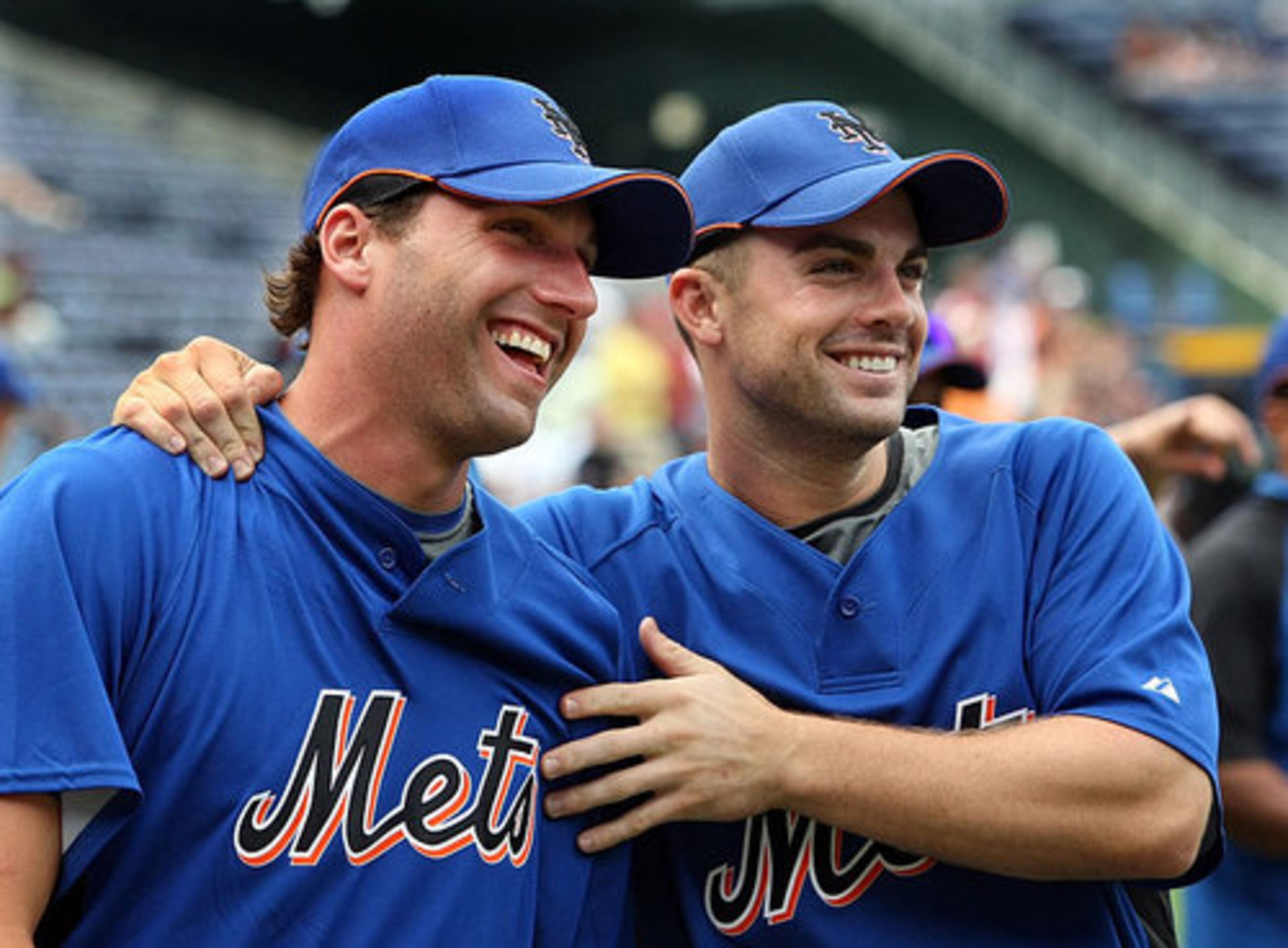 David Wright shows off Jeff Francoeur in his new uniform to Braves players.