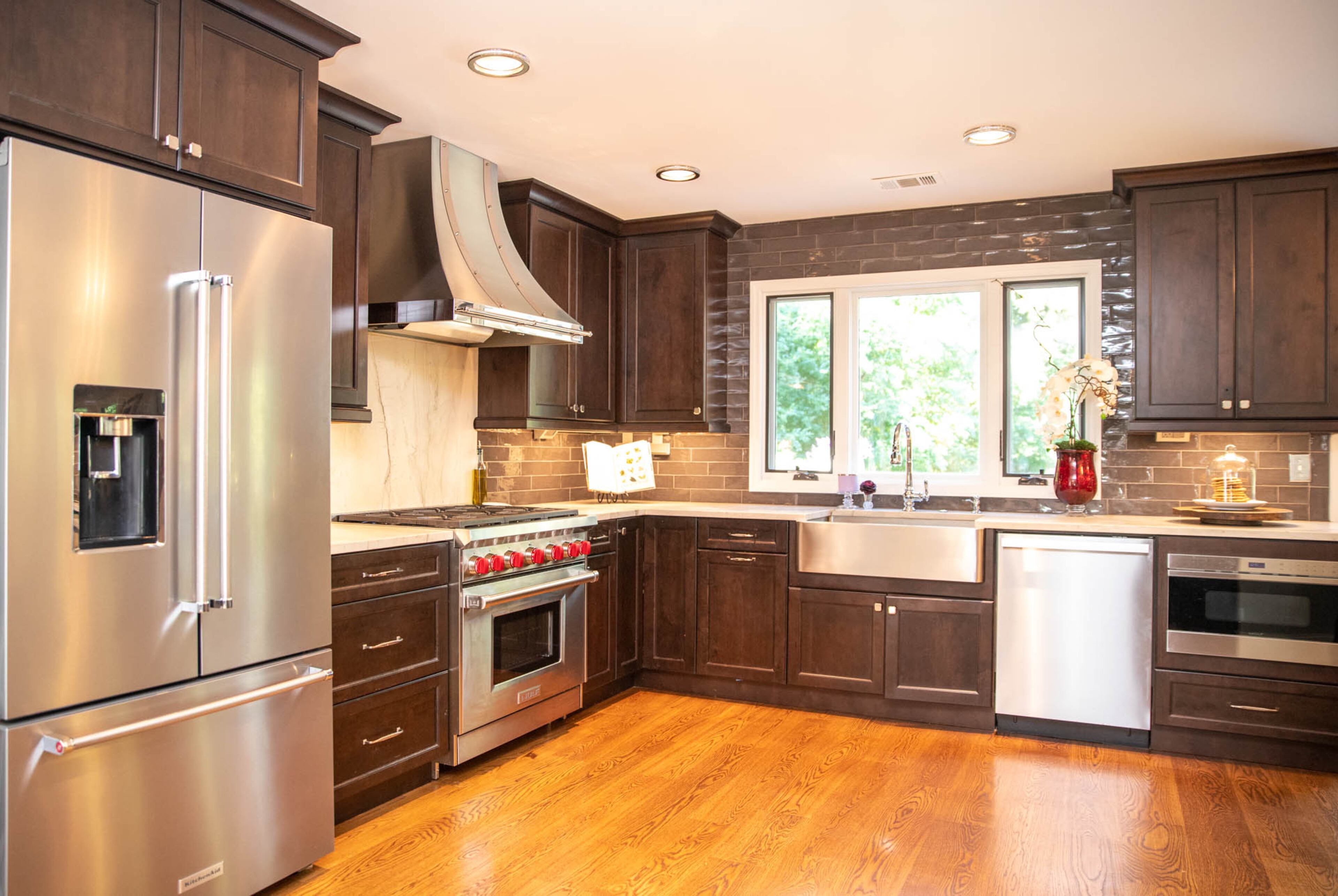 When Liza Hare purchased her home newly built in 2000 she knew that she’d want to remodel the kitchen eventually. She opened up the small kitchen, removing a wall to give the room more space, replaced the flooring and windows throughout the first floor and updated the kitchen with all new appliances from Bob Bailey’s Appliance. Text by Shannon Dominy/Photo by Reynolds Rogers