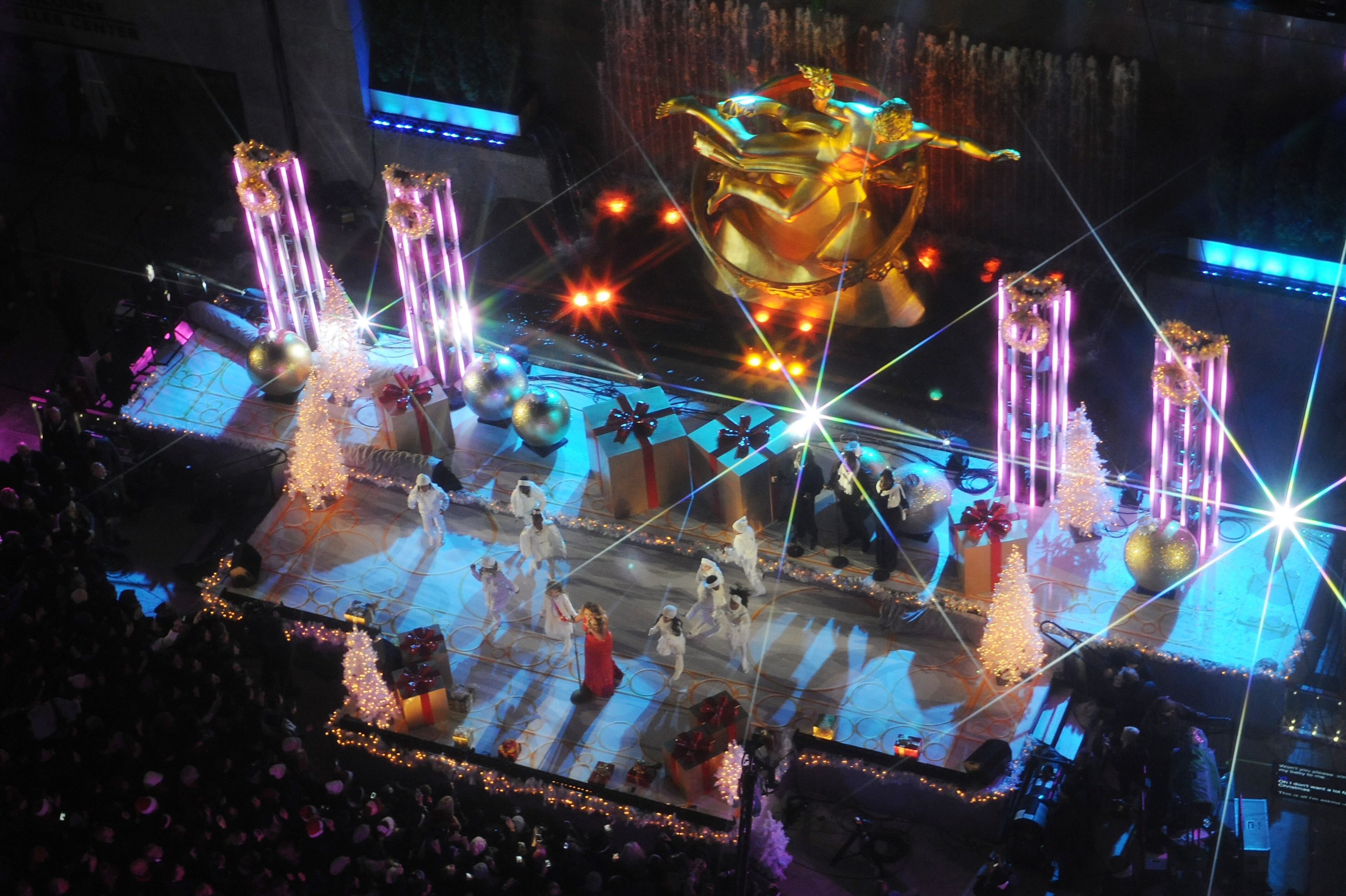 NEW YORK, NY - DECEMBER 03: Mariah Carey performs at the 82nd annual Rockefeller Christmas Tree Lighting Ceremony at Rockefeller Center on December 3, 2014 in New York City. (Photo by Brad Barket/Getty Images)