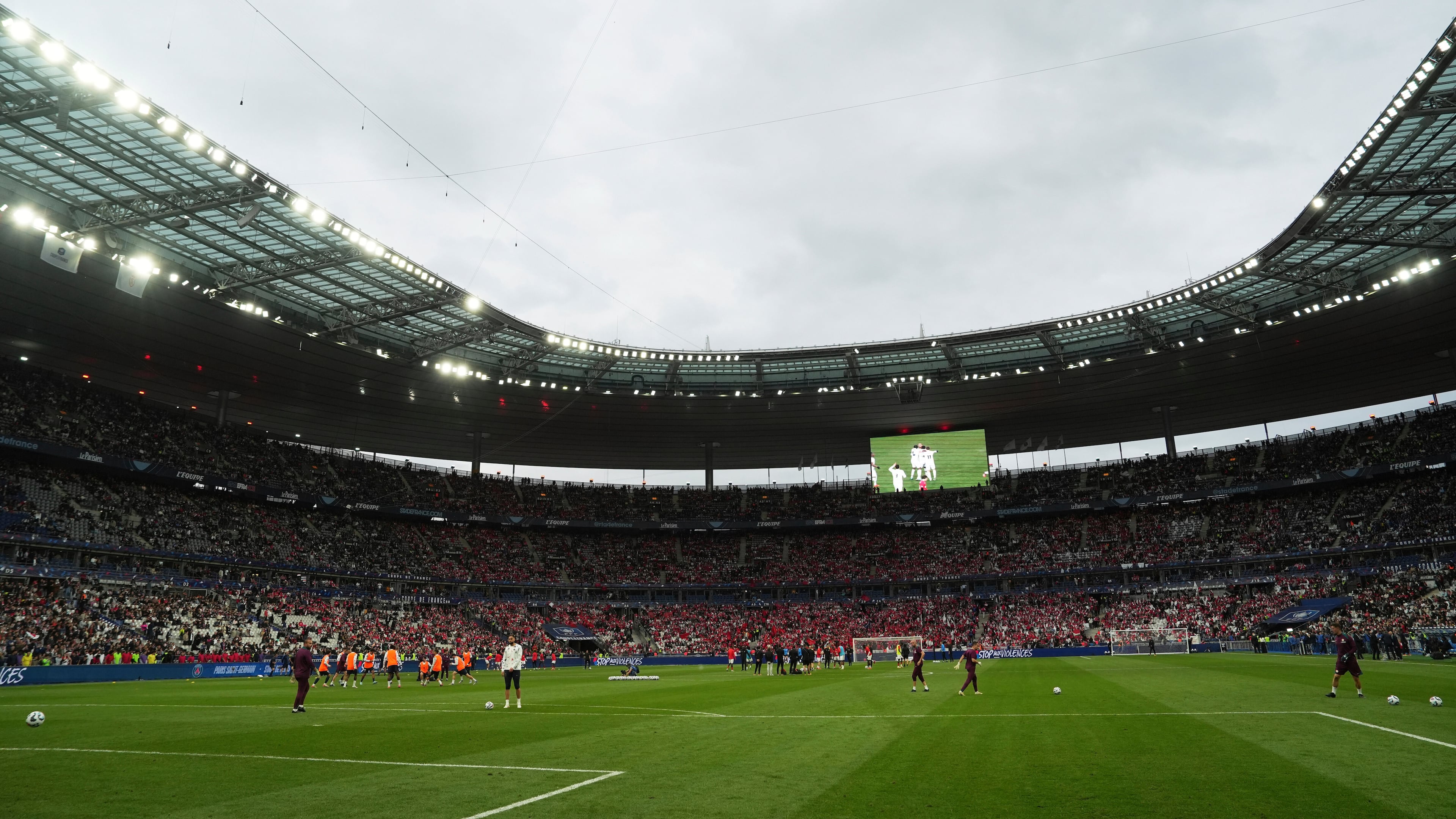 FILE - Players of Paris Saint-Germain and Reims warm up prior to the French Cup soccer final at the Stade de France stadium in Saint-Denis, outside Paris, Saturday May 24, 2025. (AP Photo/Aurelien Morissard, file)