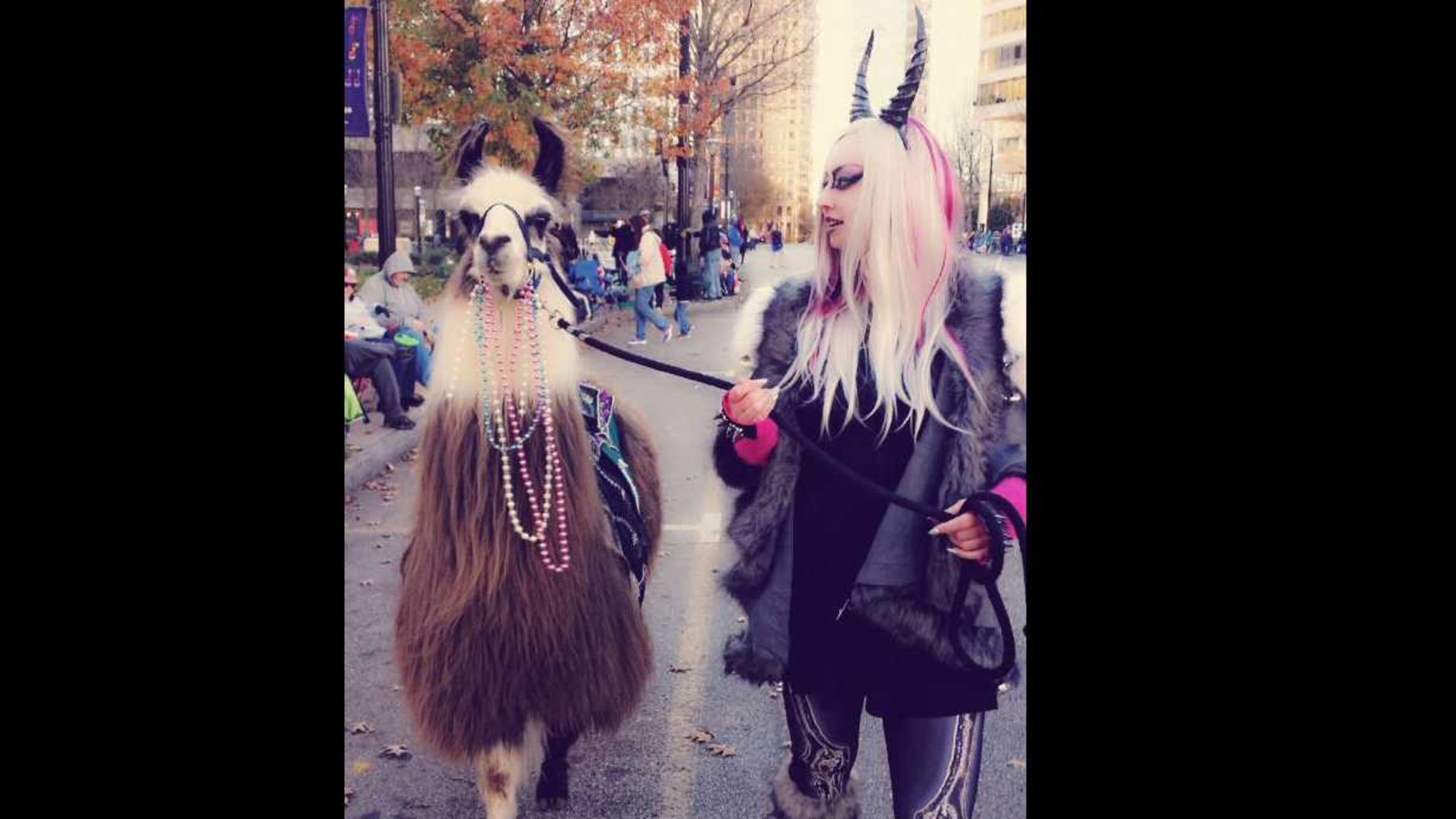 Wamdi Tanka, left, and Jennifer Belgard at a Christmas parade in 2016.