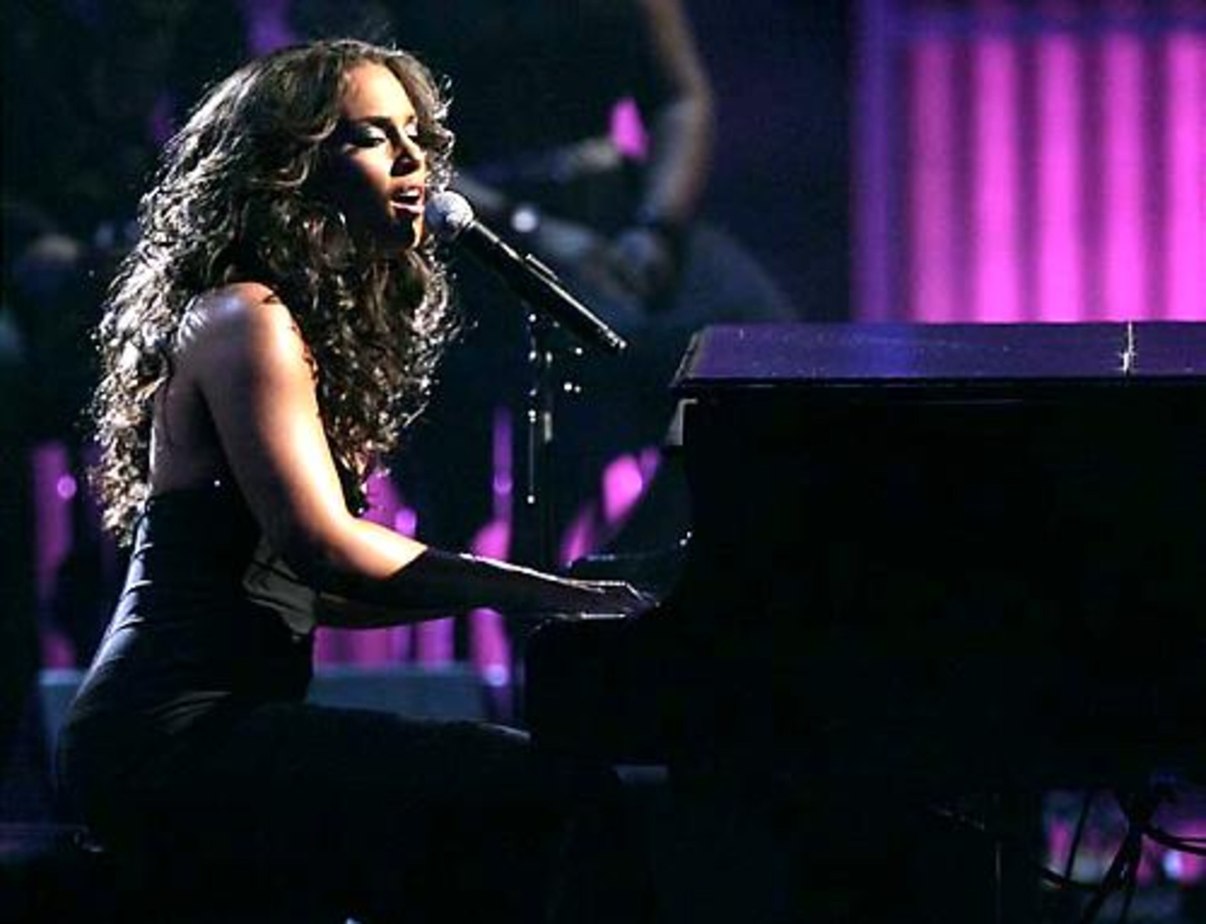 Alicia Keys performs during the Conde Nast's Fashion Rocks concert.
