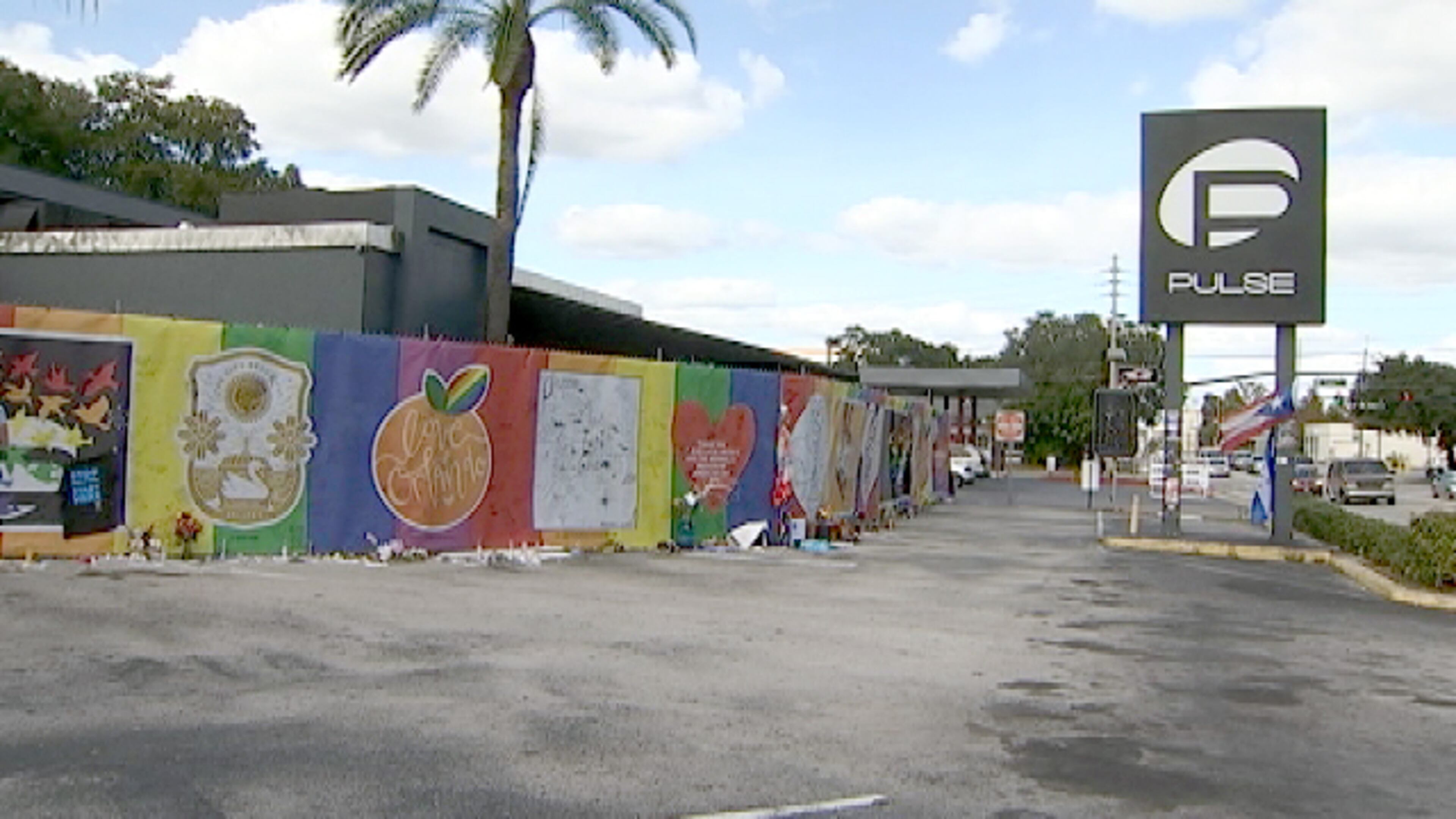 The memorial surrounding Pulse nightclub. (Photo: WFTV.com)