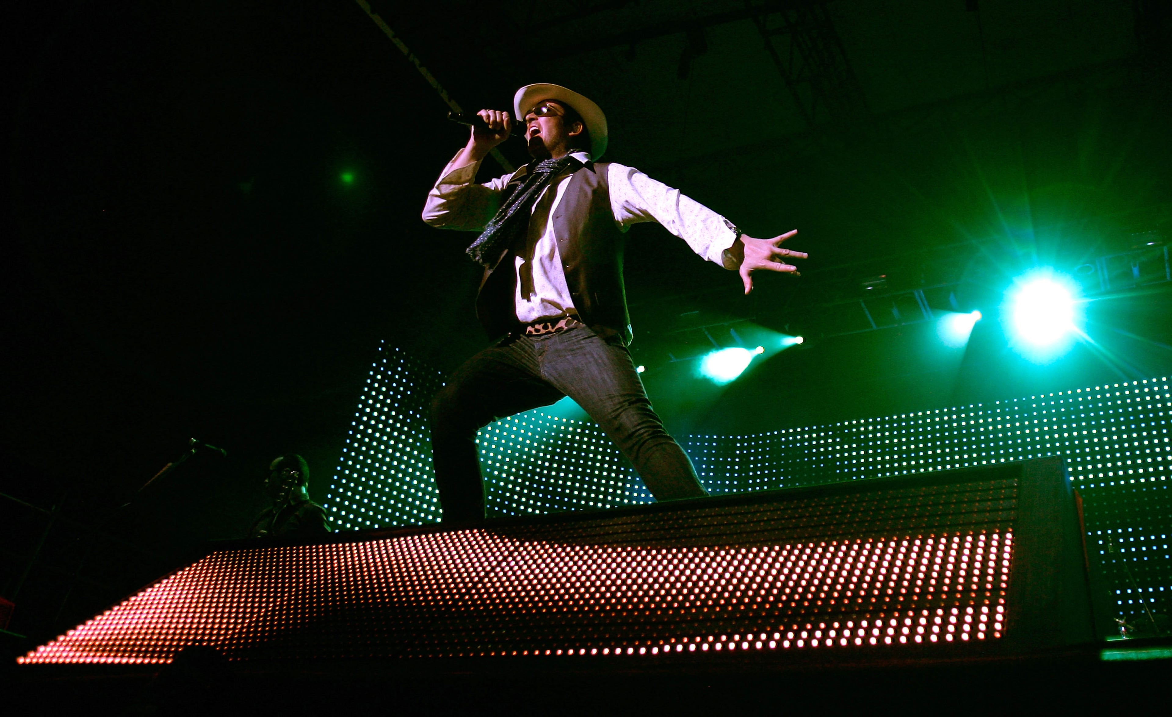 NEW YORK, NY - JULY 25: Scott Weiland of Stone Temple Pilots performs at the Williamsburg Waterfront on July 25, 2011 in New York City. (Photo by Mike Lawrie/Getty Images)