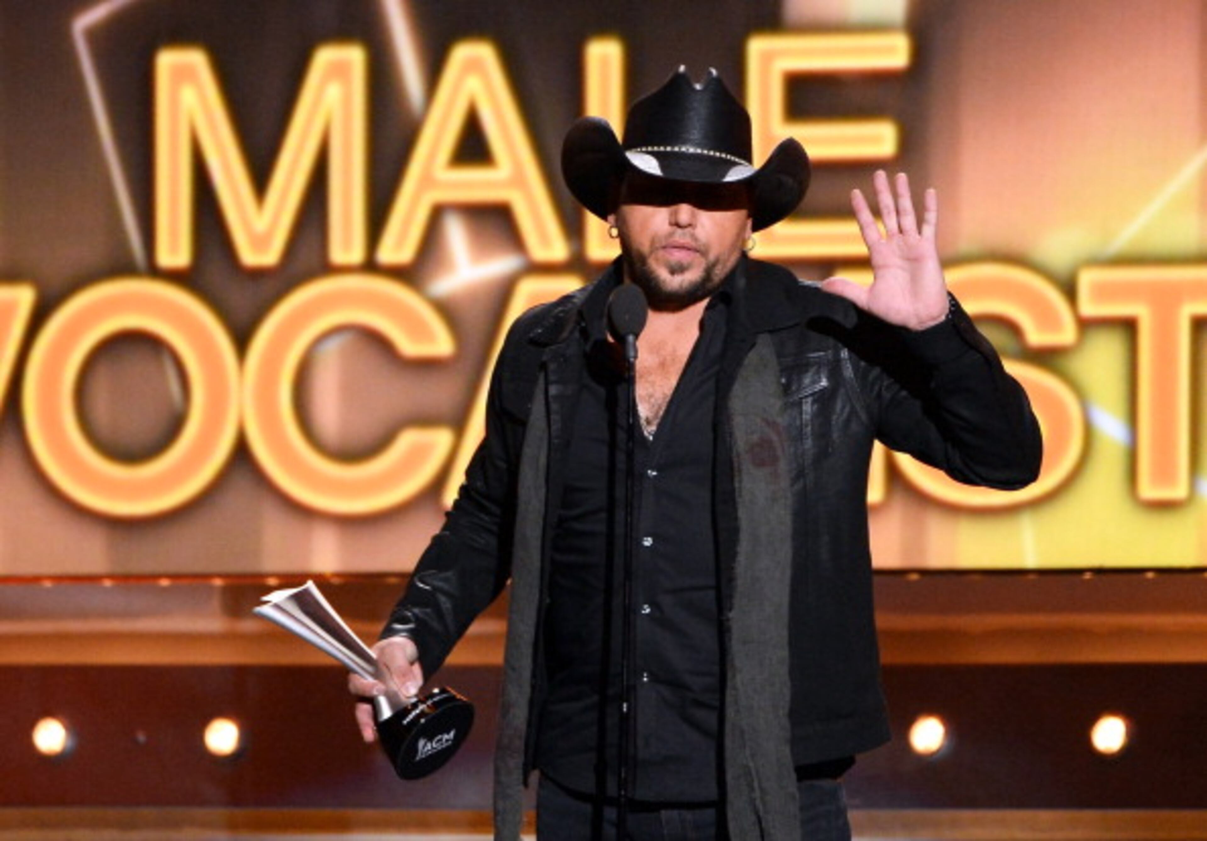 LAS VEGAS, NV - APRIL 06: Singer Jason Aldean accepts the Male Vocalist of the Year award onstage during the 49th Annual Academy Of Country Music Awards at the MGM Grand Garden Arena on April 6, 2014 in Las Vegas, Nevada. (Photo by Ethan Miller/Getty Images)