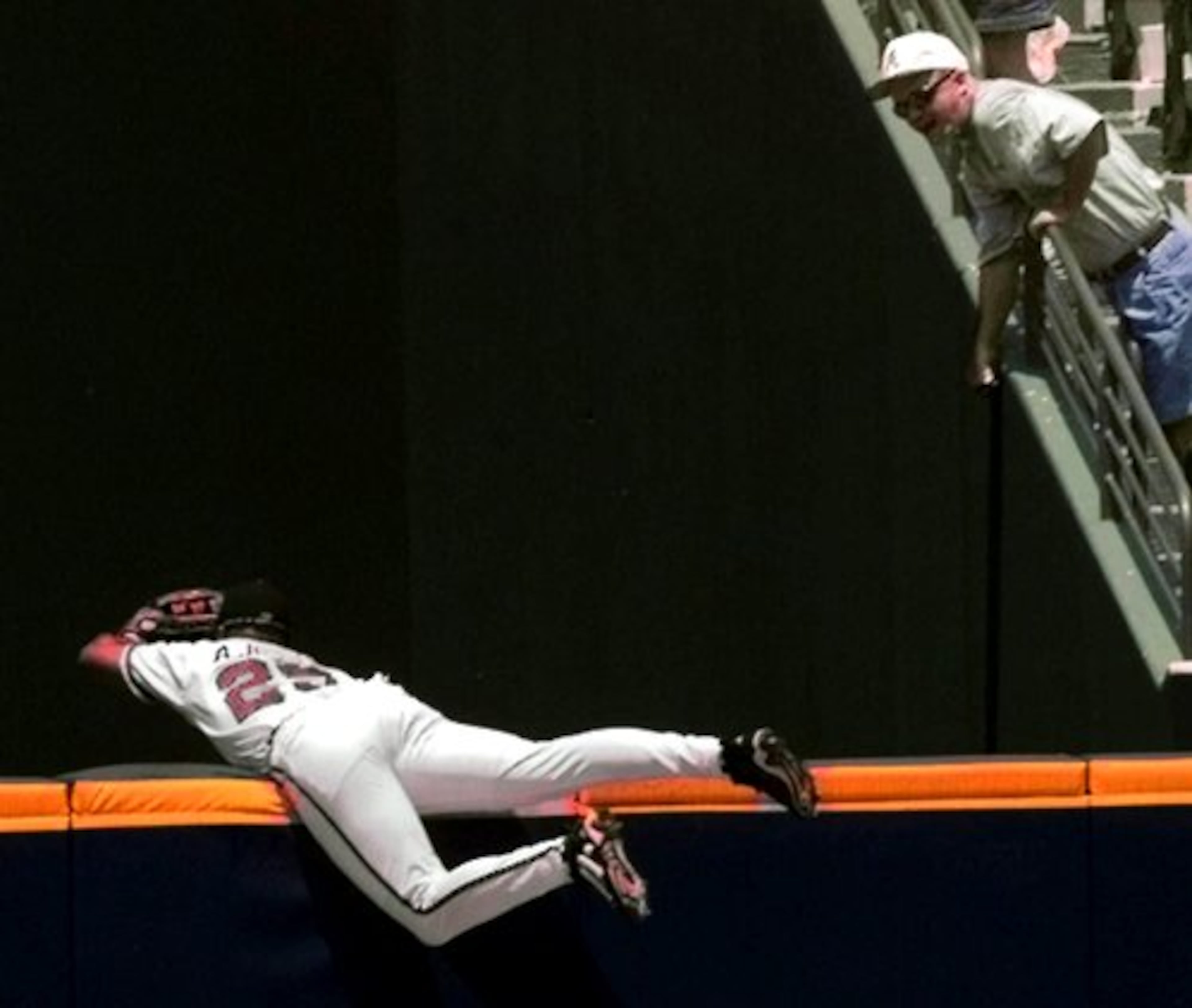 Jones' dynamic catches became a staple at Turner Field. The nine-time Gold Glover last won one in 2006.