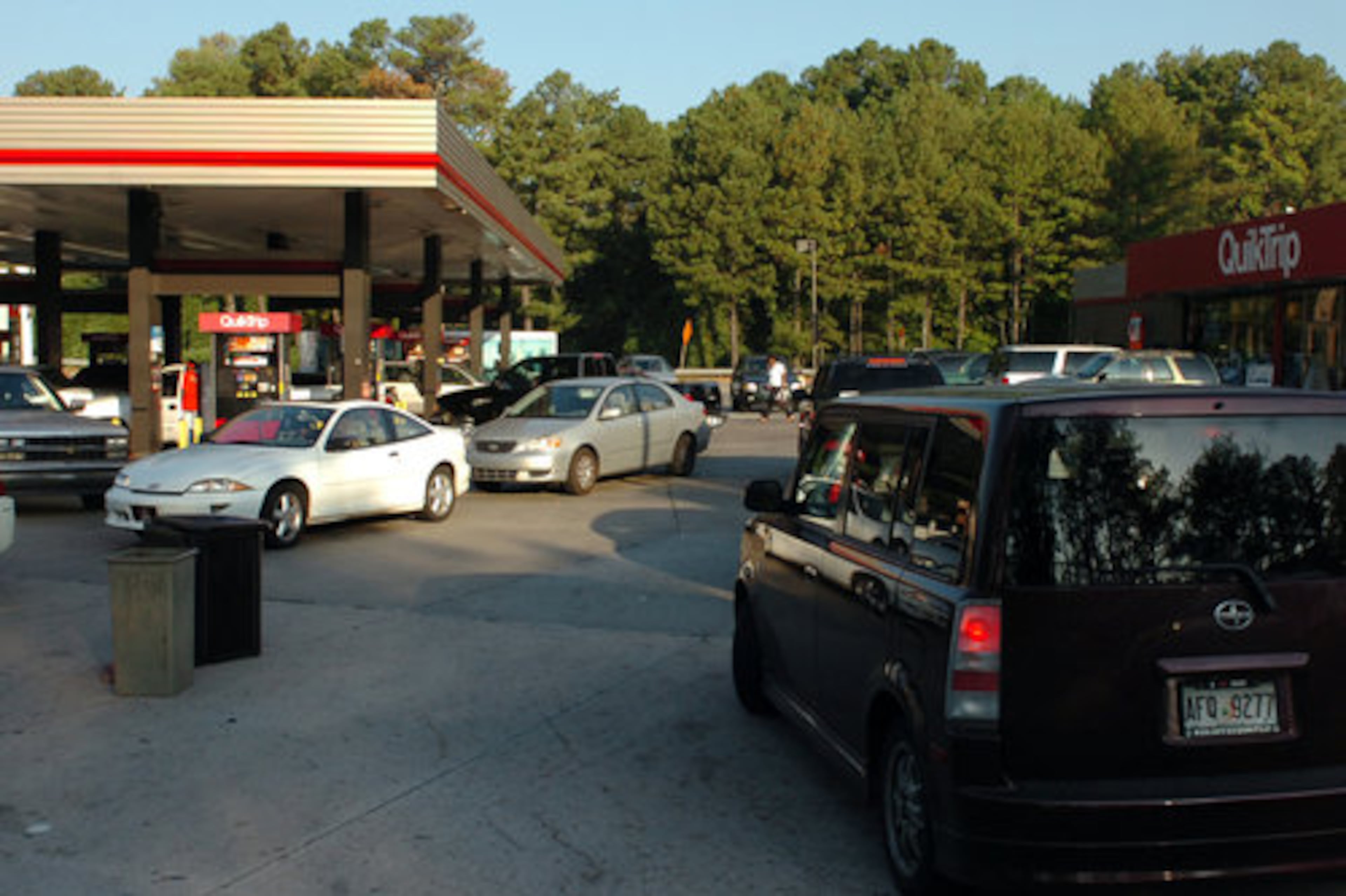 Sept. 2008 -- An early morning line formed at a QuikTrip station in Decatur at North Decatur and Rockbridge roads.