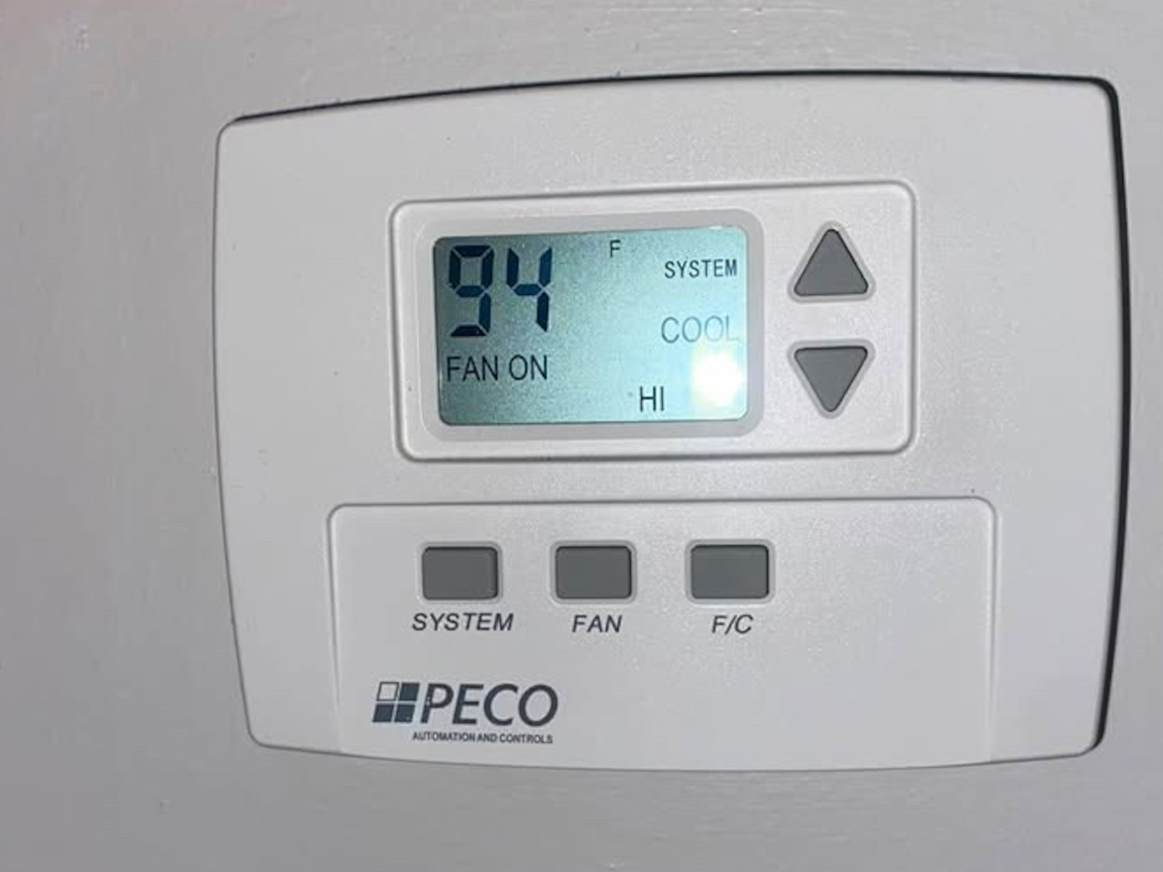 During a sustained electrical outage at Howard University, student Jessica Parker said she and her peers had to take cold showers while enduring temperatures that she described as sauna-like. The thermostat shows temperatures hit 94 degrees in the dorm in March. (Courtesy of Jessica Parker)