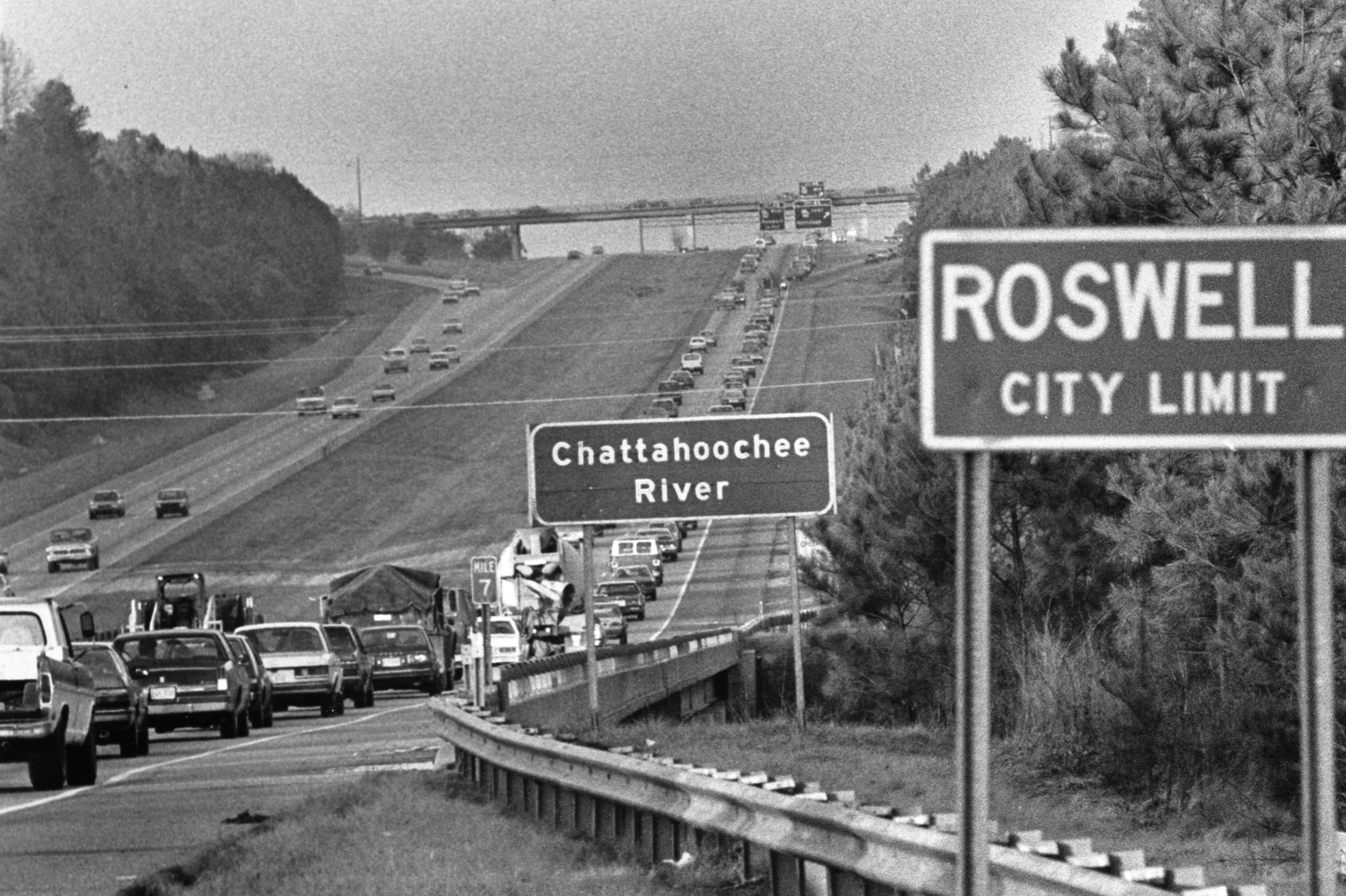 Roswell, GA - Ga 400 northbound at Holcomb Bridge Road. January 29, 1985 (J.C. Lee / AJC staff)