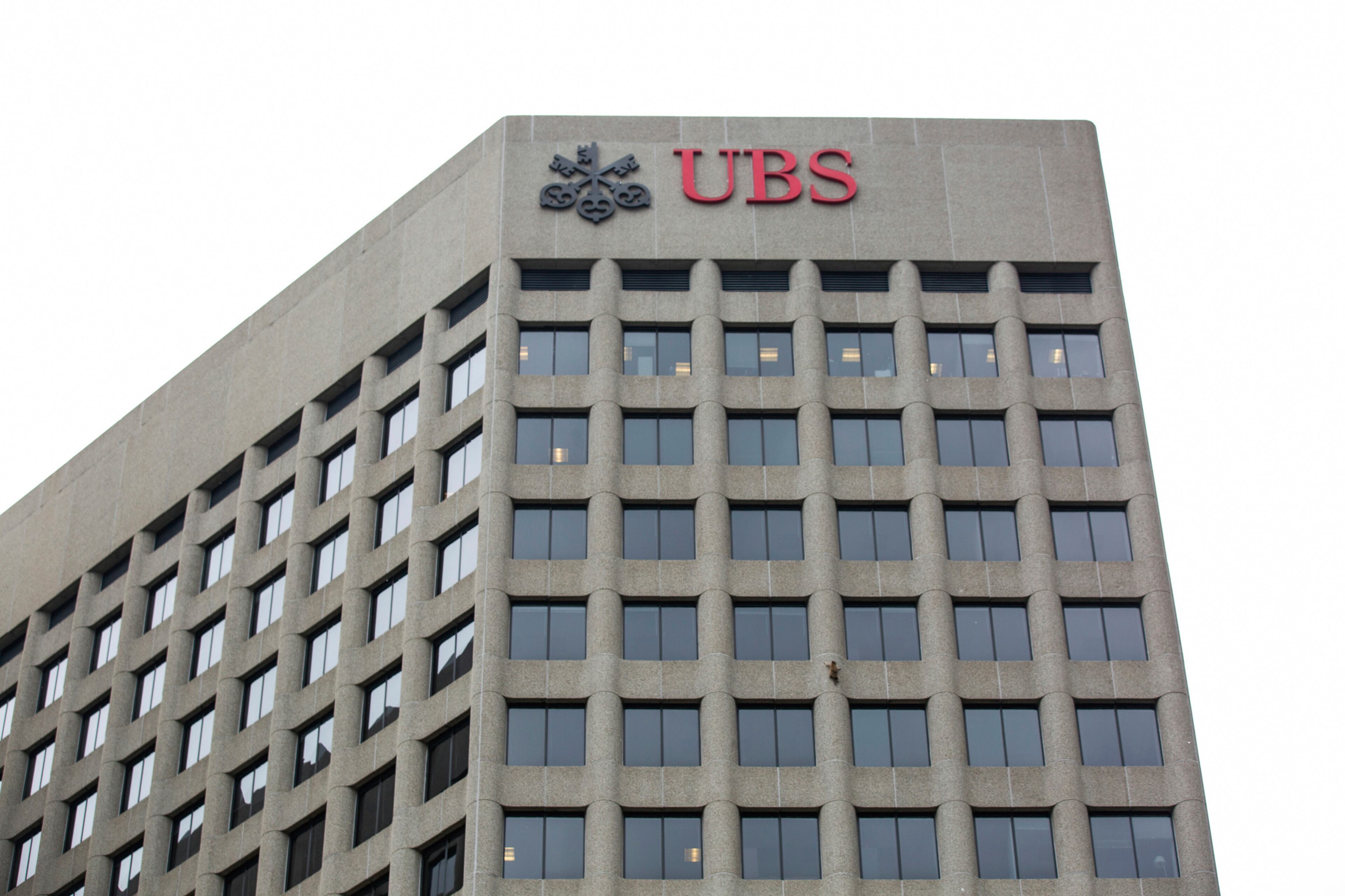 A raccoon scales the side of the UBS Tower in downtown St. Paul, Minn., on Tuesday, June 12, 2018. (Evan Frost/Minnesota Public Radio via AP)