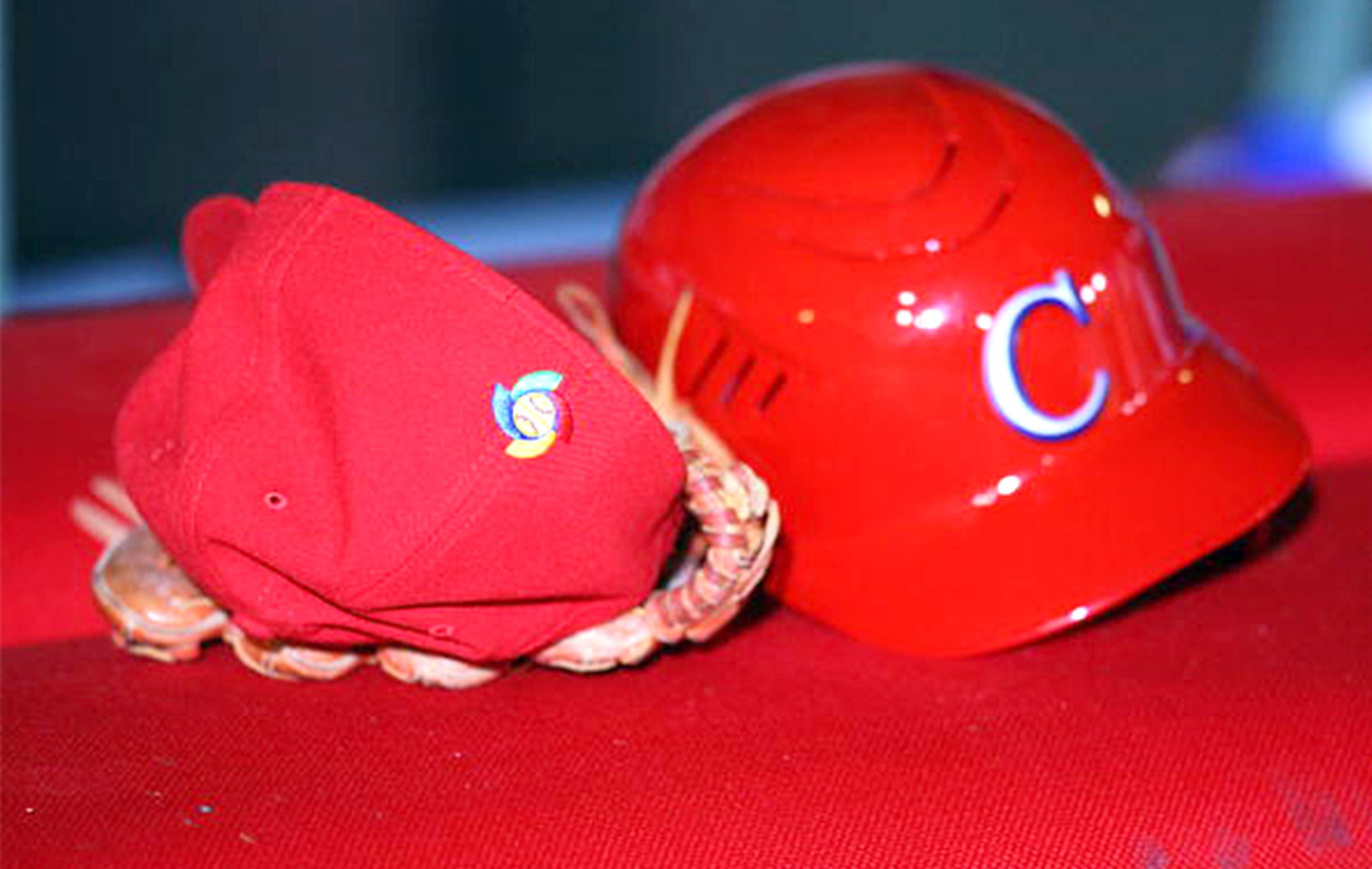 De. 8: Cuban outfielder Dian Toscano agrees to a major league contract with the Braves. Playing for Villa Clara in Serie Nacional, Toscano batted .356/.400/.452 in 86 plate appearances with 8 walks and 8 strikeouts in 2012-13, his last season in Cuba. The 5-foot-10, 200-pound, left-handed hitter never played on the Cuban national team.