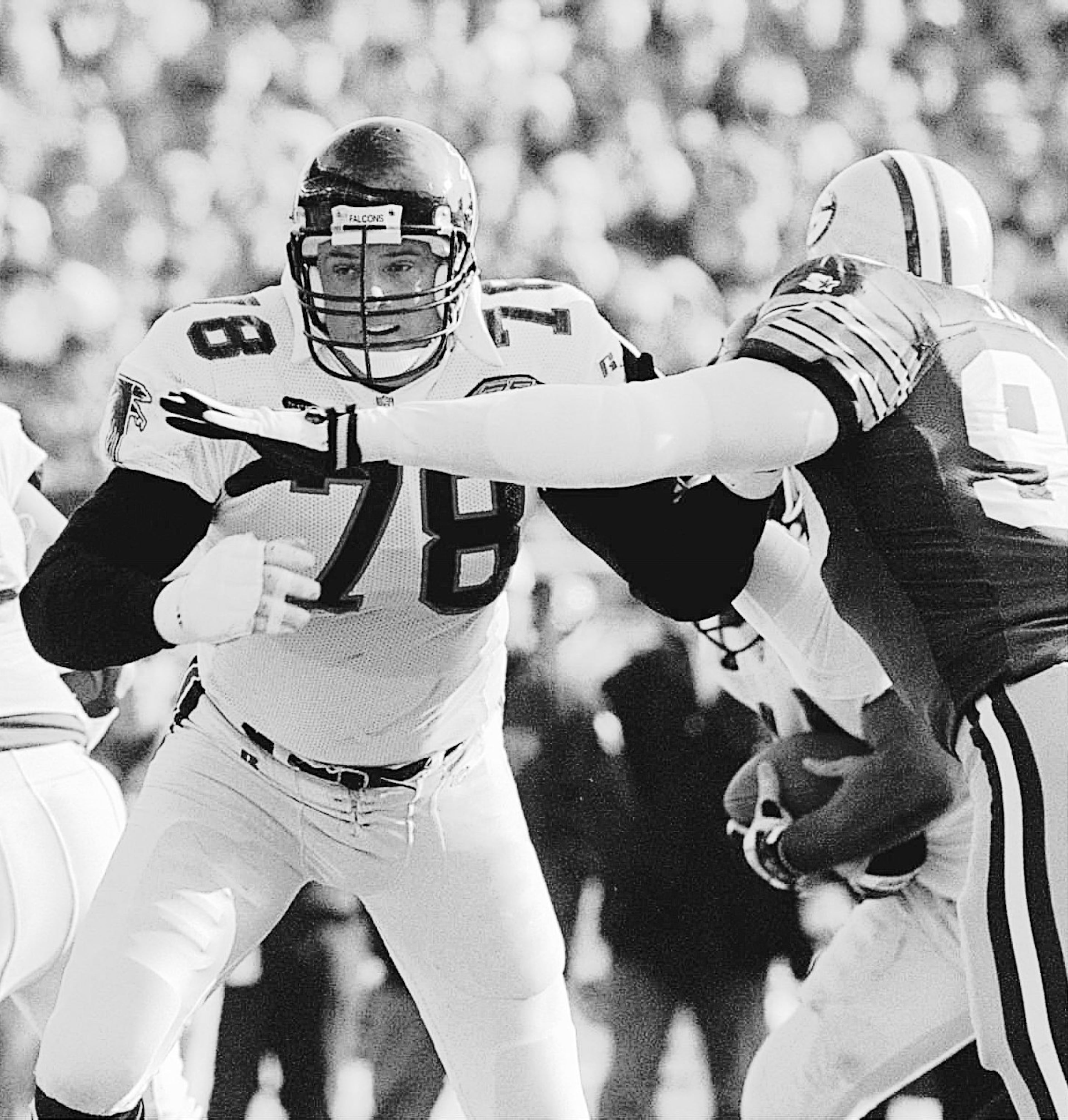 Falcons offensive tackle Mike Kenn (78) in action in road game against the Packers, Dec. 18, 1995. JOHNNY CRAWFORD. AJC ARCHIVES