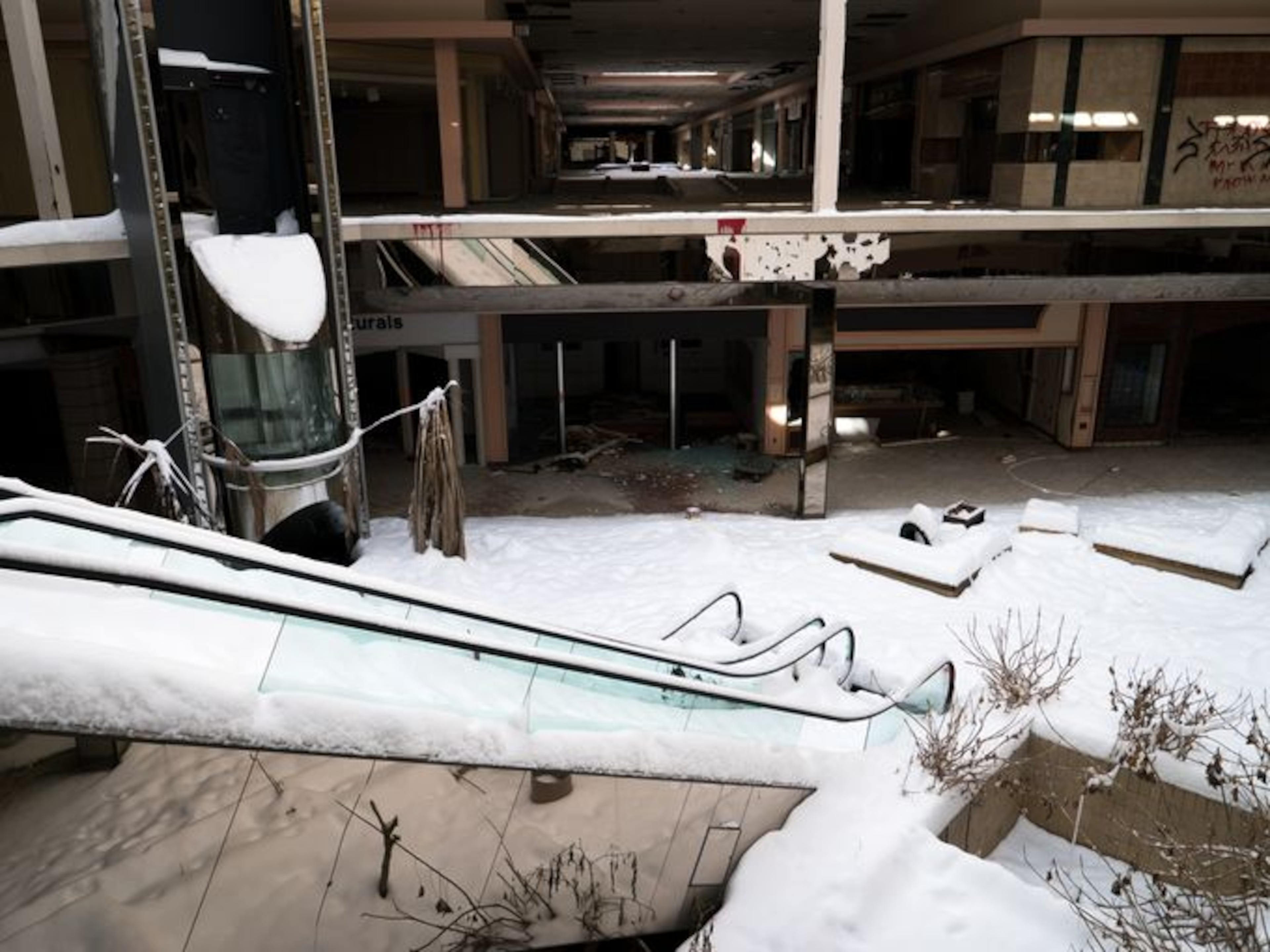 "I mean how many times in life will I be able to see an indoor mall with a view like this? It was so beautifully calming." Joo wrote. (Photo Source: Johnny Joo, www.architecturalafterlife.com)