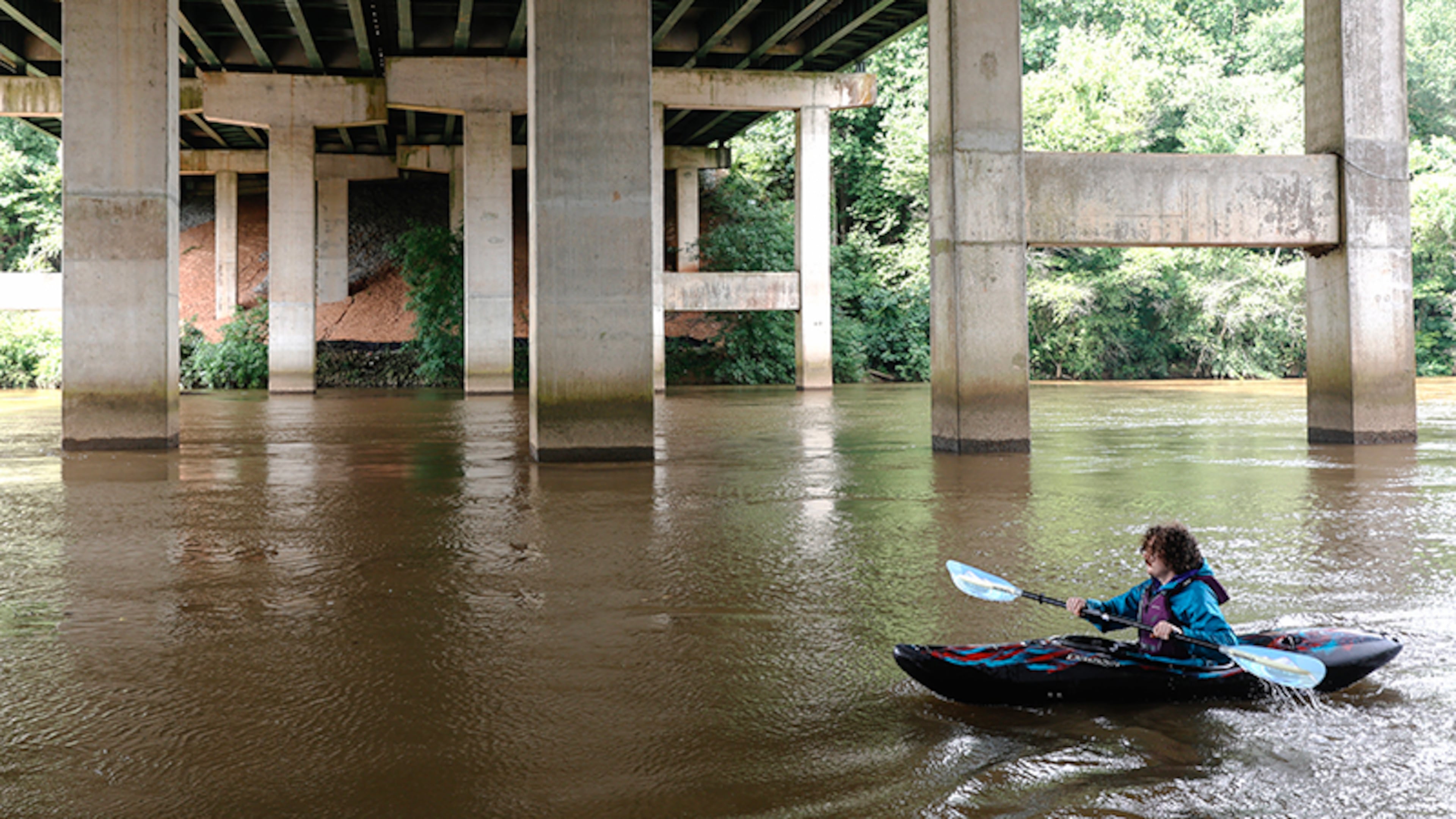 Parker Durance kayaks on the Chattahoochee River at Don White Memorial Park in Roswell on July 3, 2023. (Natrice Miller/ Natrice.miller@ajc.com)
